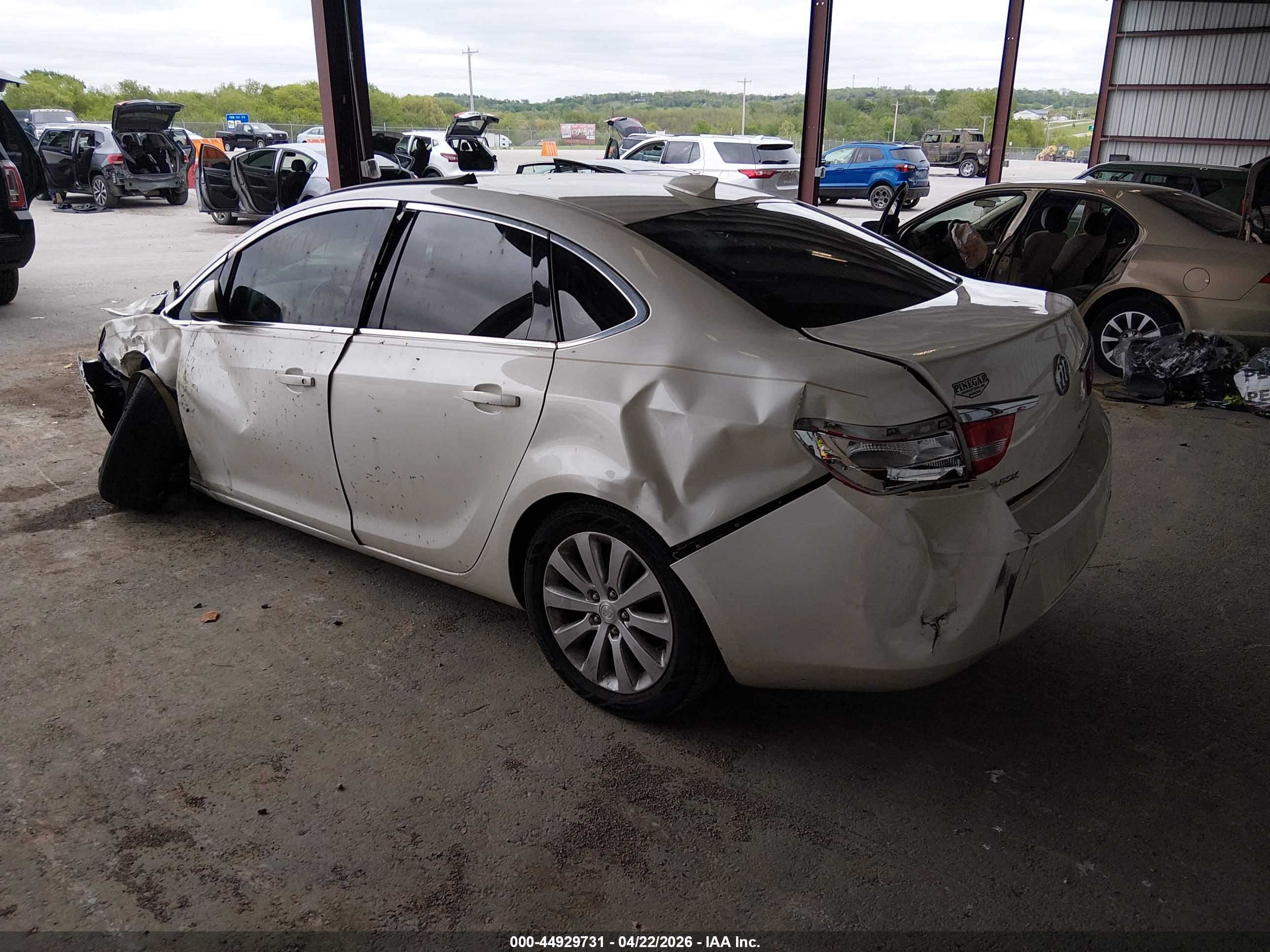 BUICK VERANO image 3