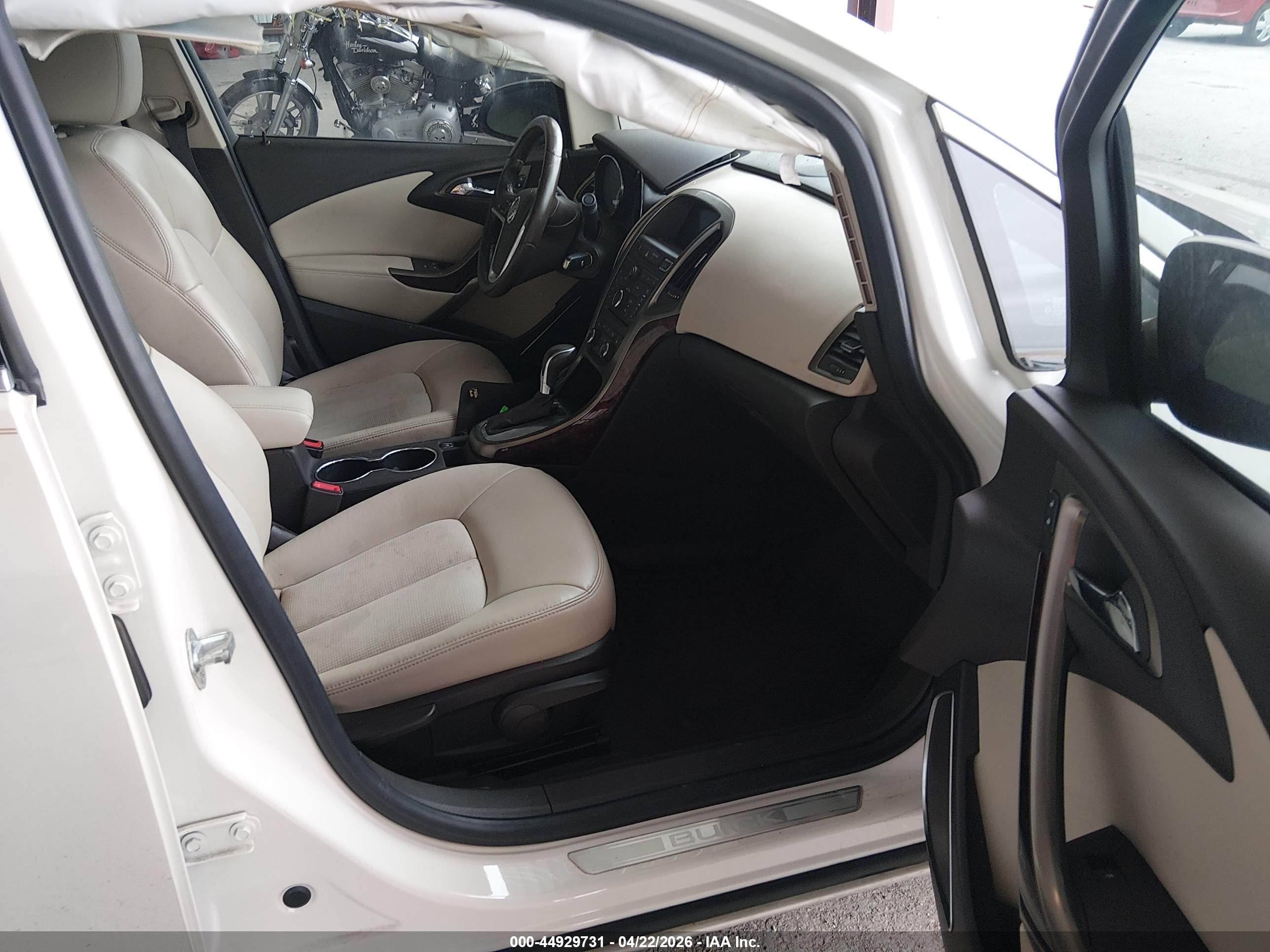BUICK VERANO image 5