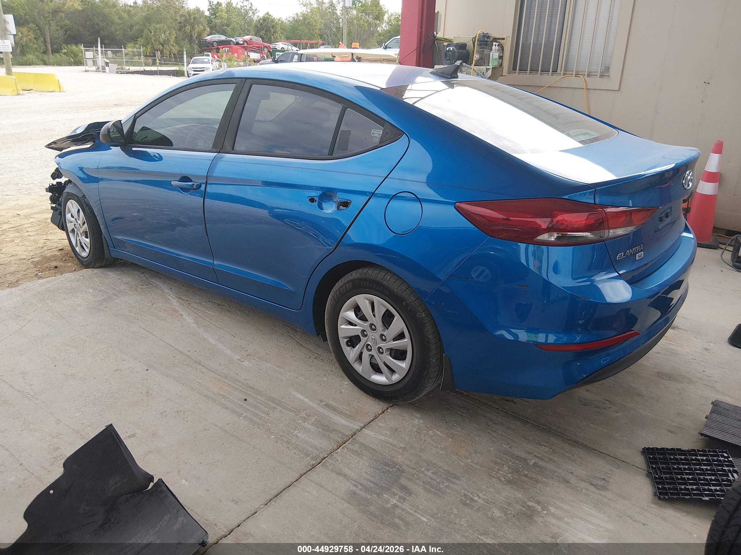 HYUNDAI ELANTRA image 3