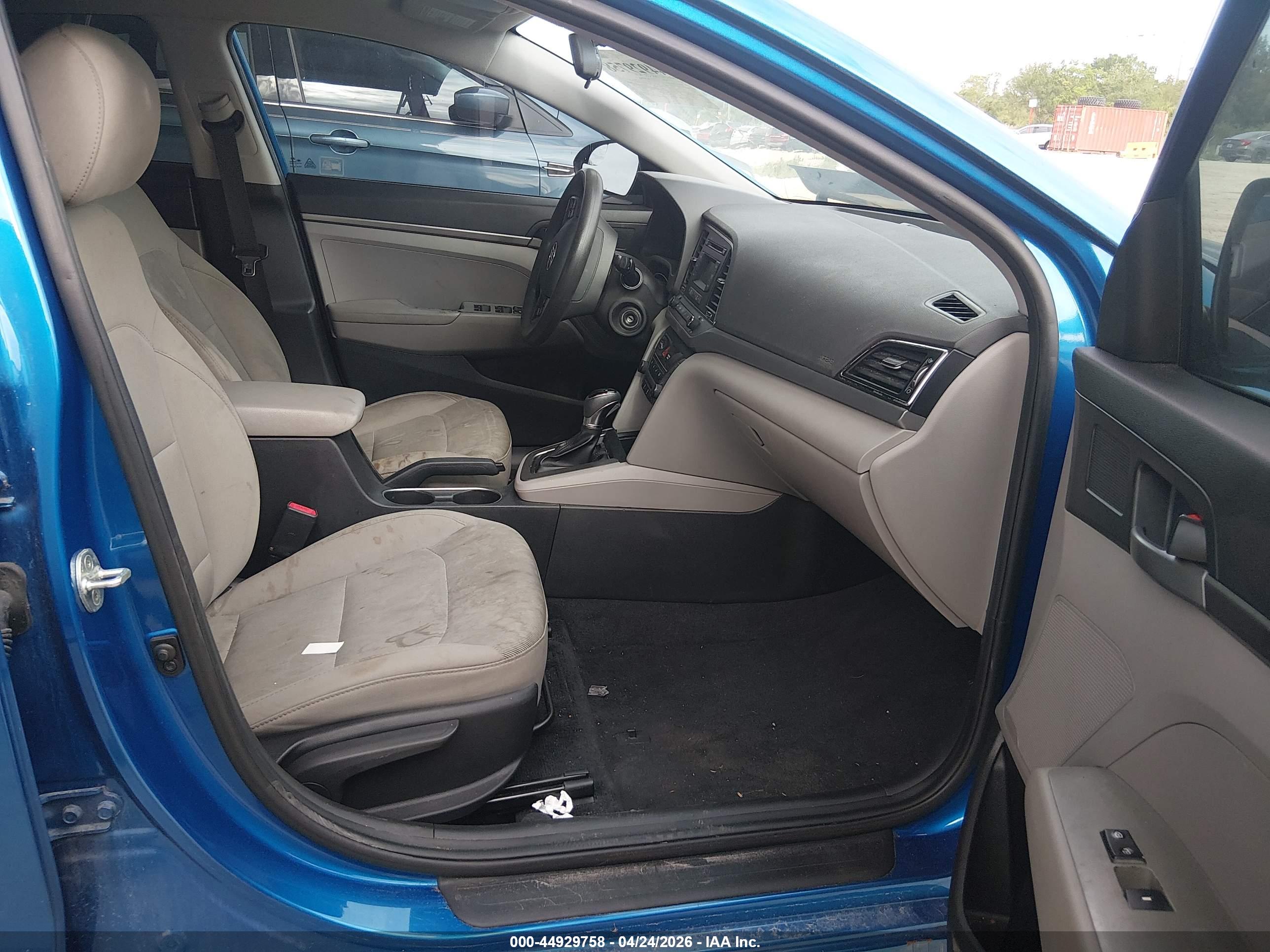 HYUNDAI ELANTRA image 5