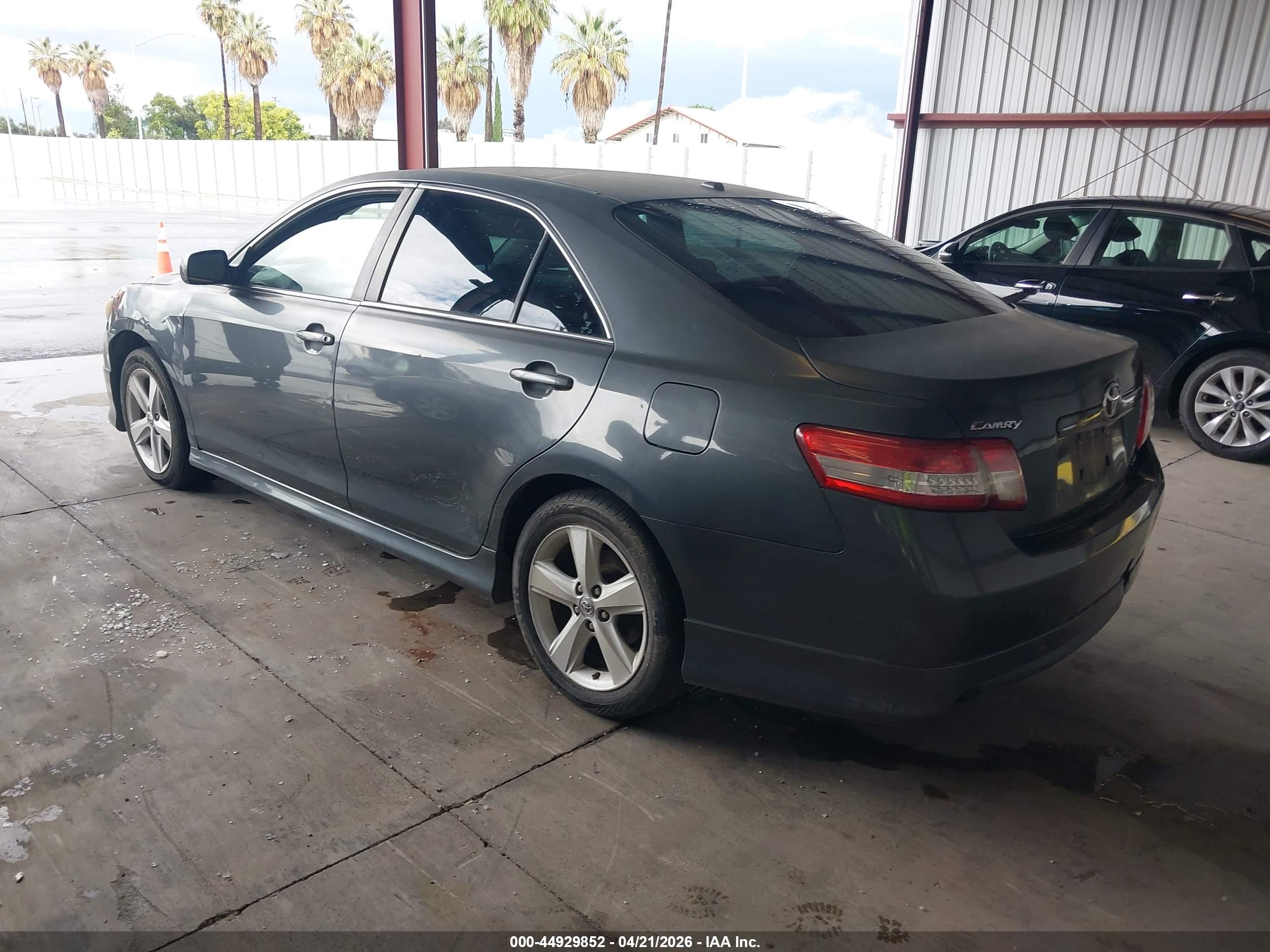 TOYOTA CAMRY image 3