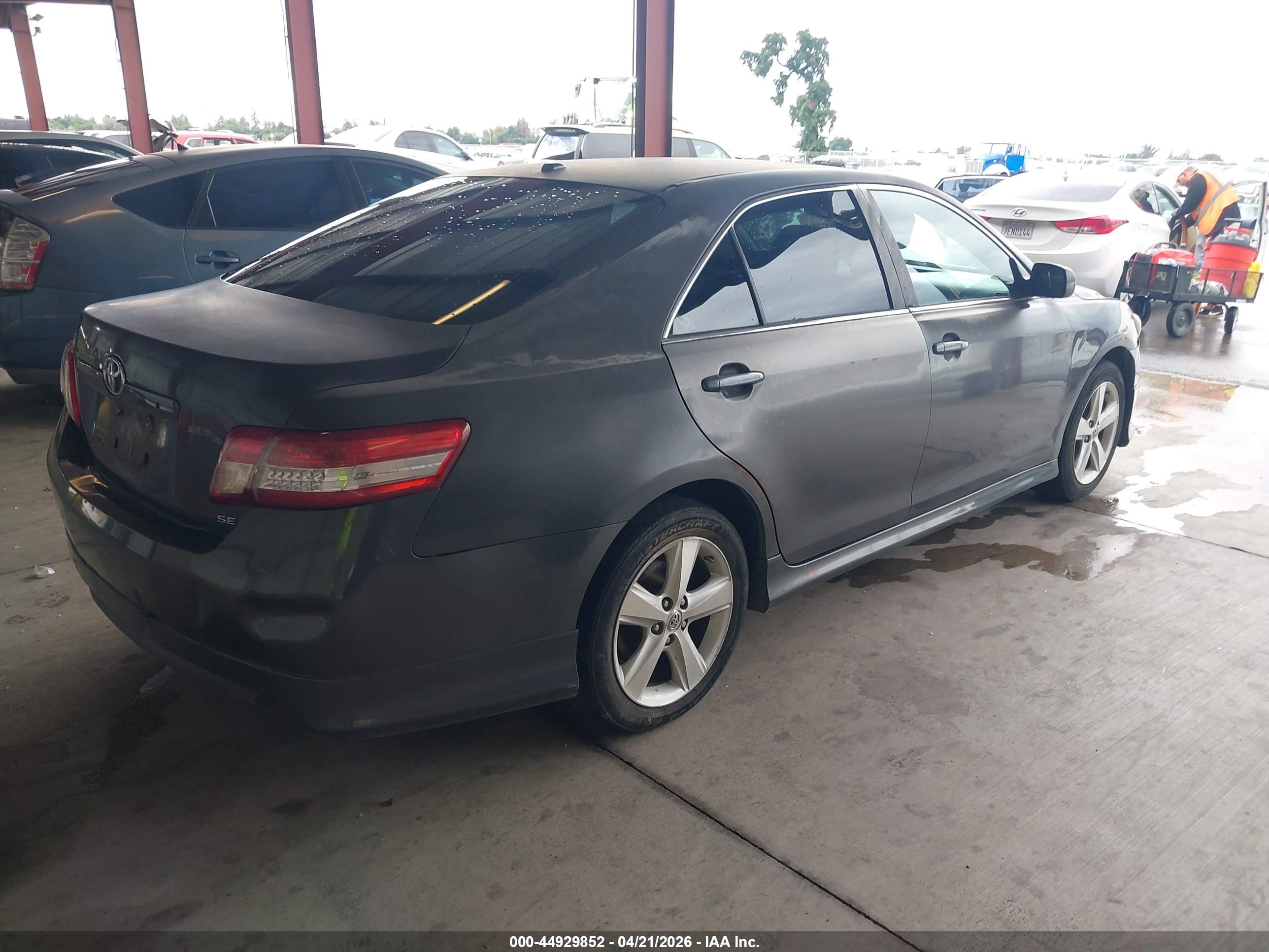 TOYOTA CAMRY image 4
