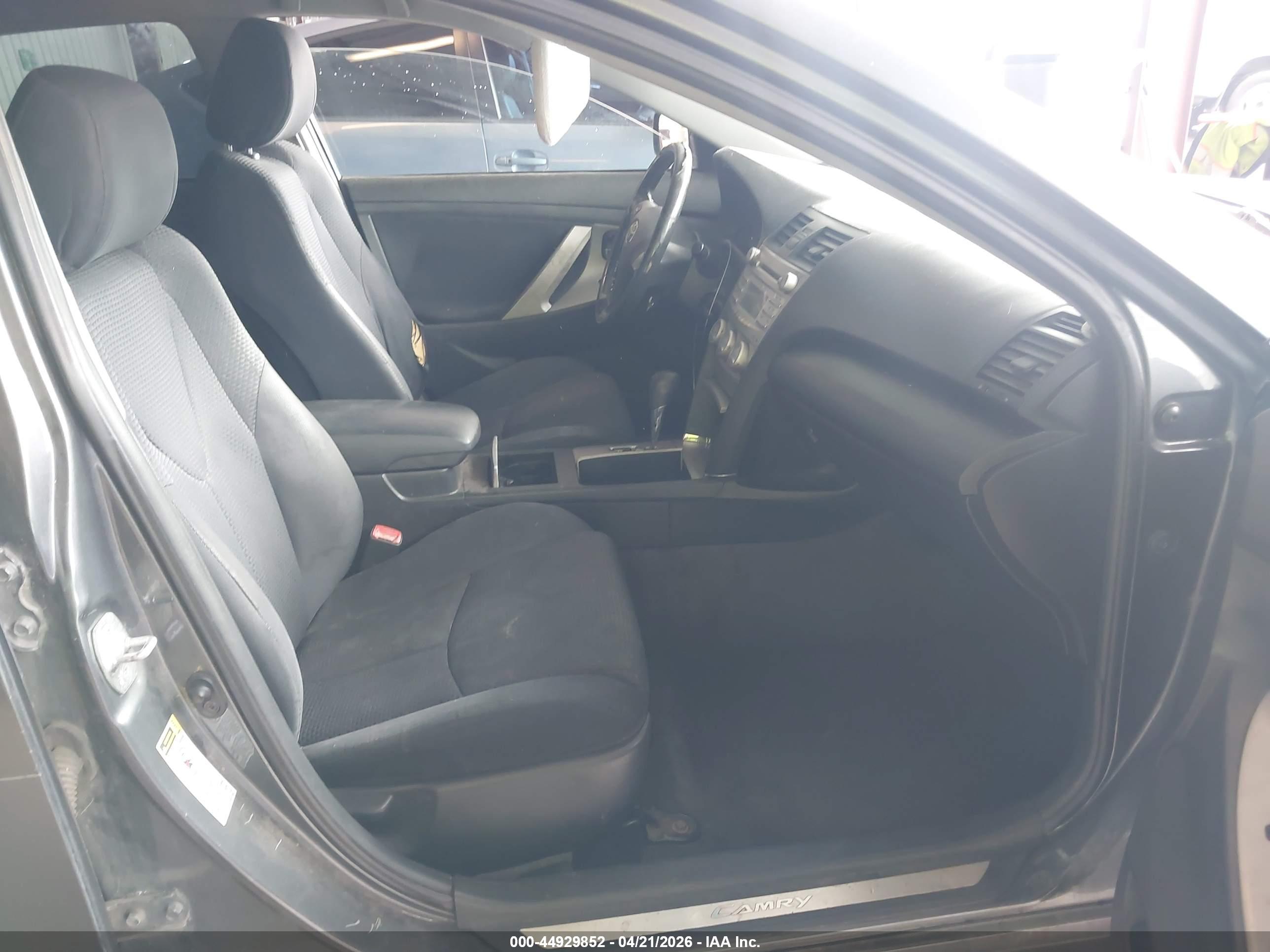 TOYOTA CAMRY image 5