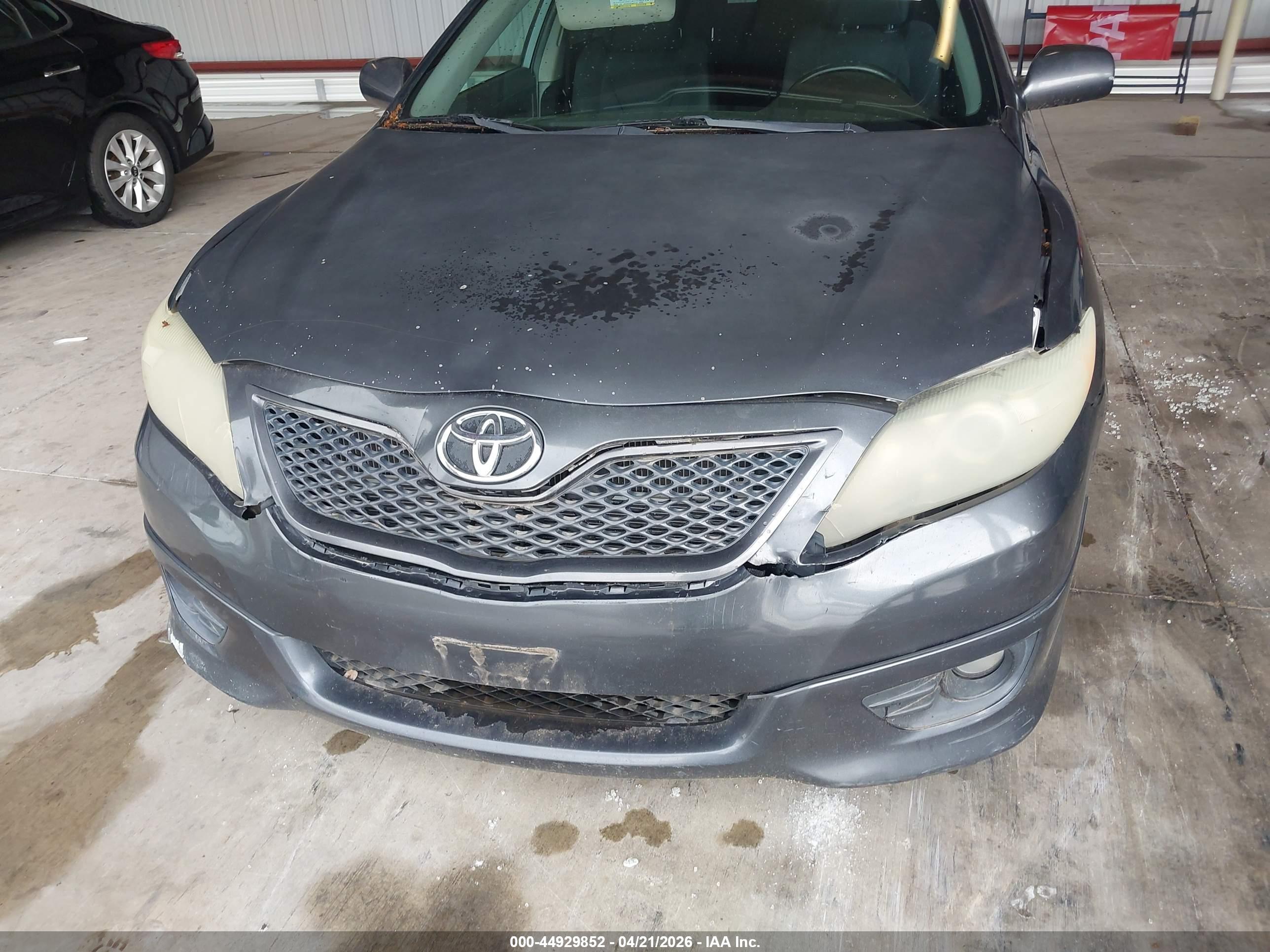 TOYOTA CAMRY image 6