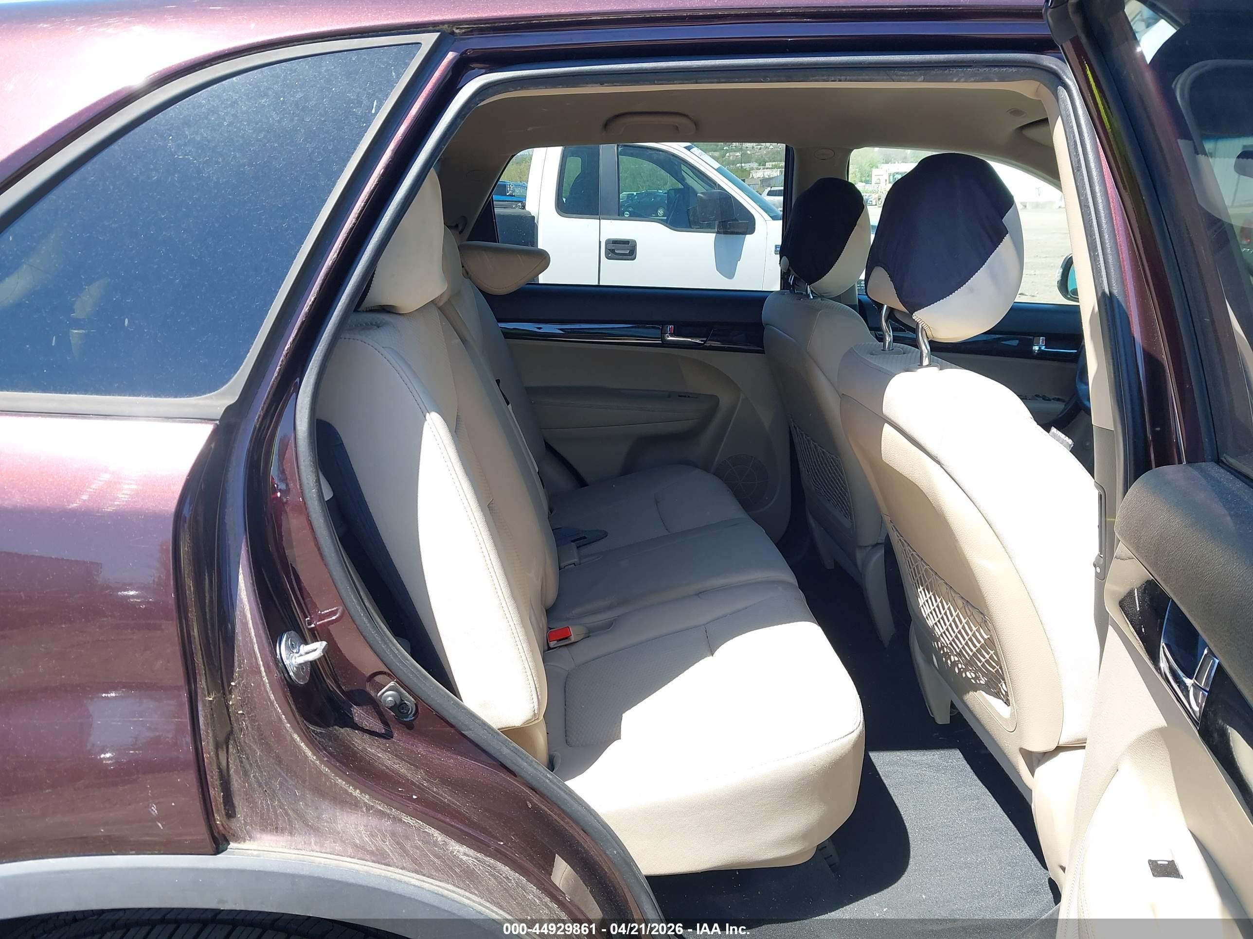 KIA SORENTO image 8