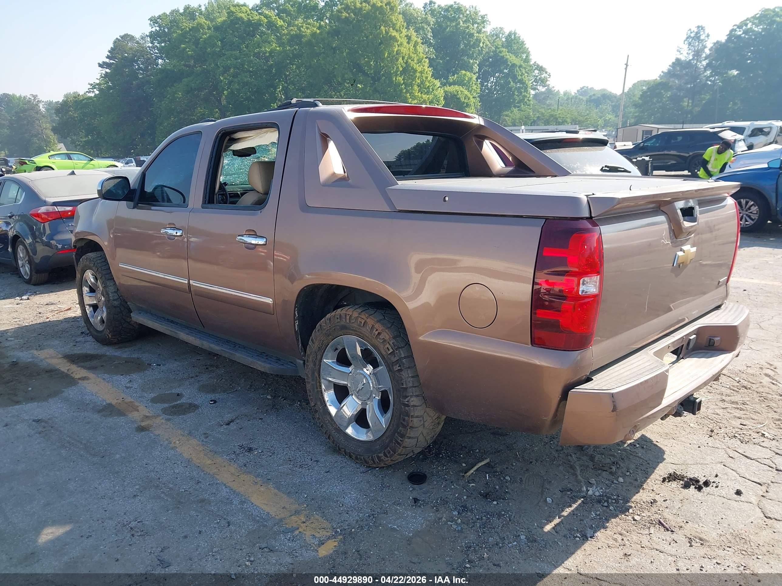 CHEVROLET AVALANCHE image 3