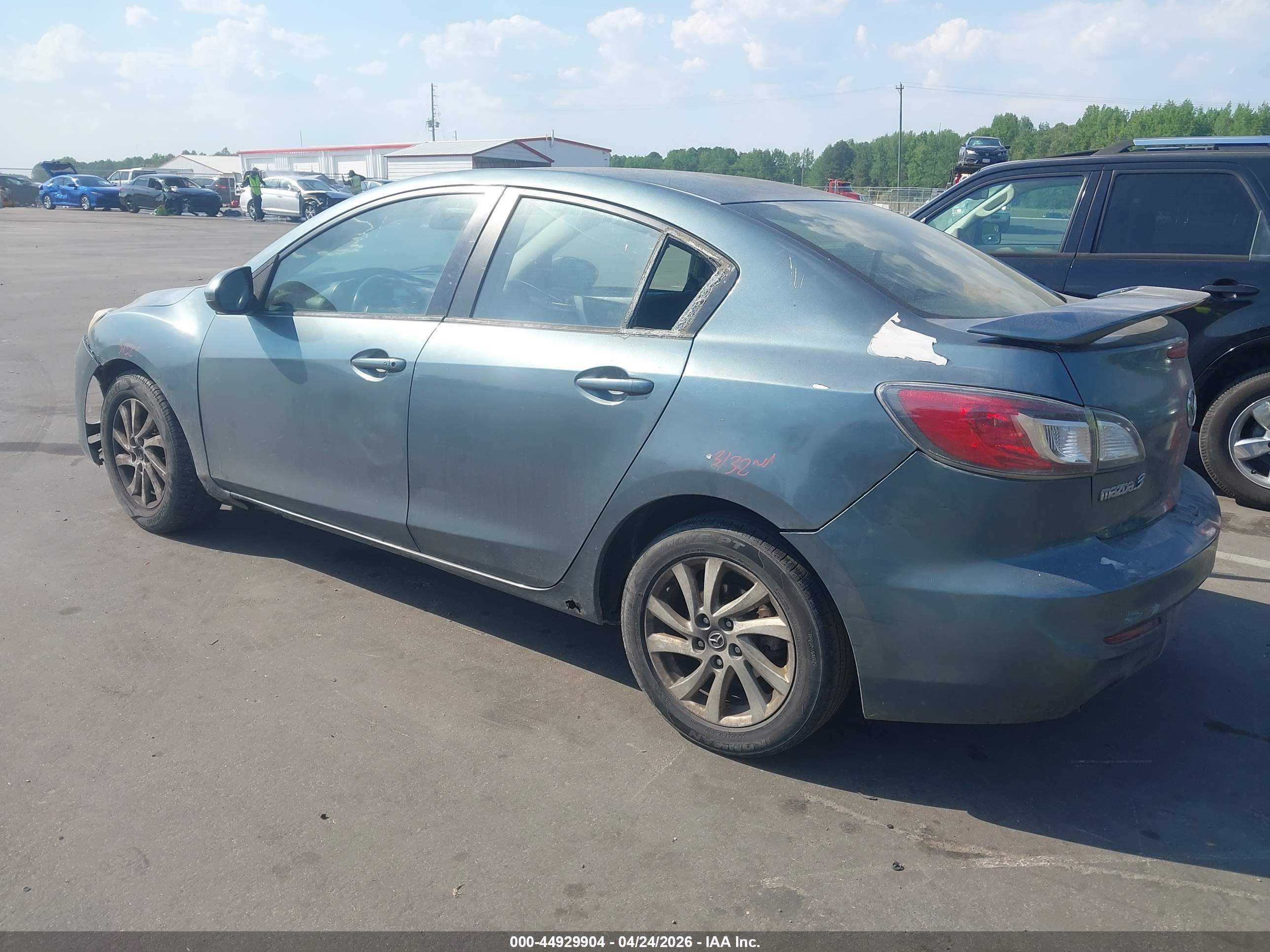 MAZDA MAZDA3 image 3