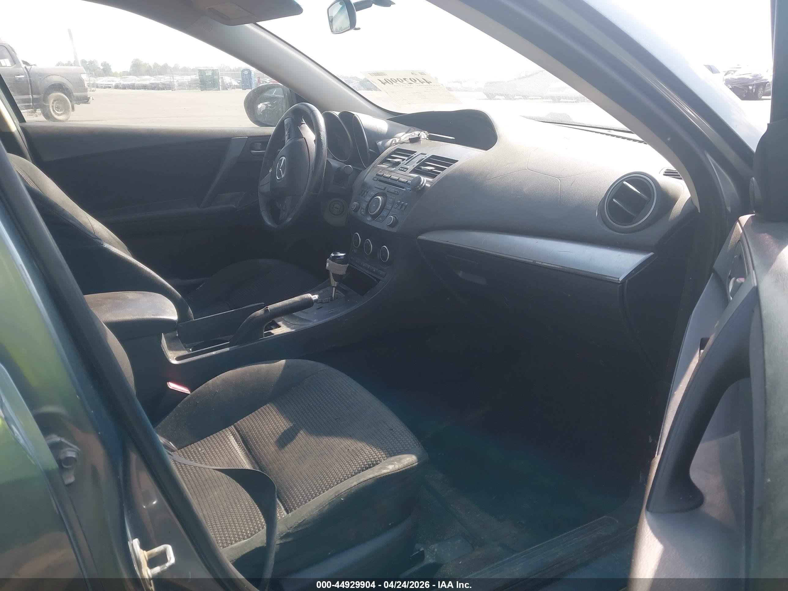 MAZDA MAZDA3 image 5