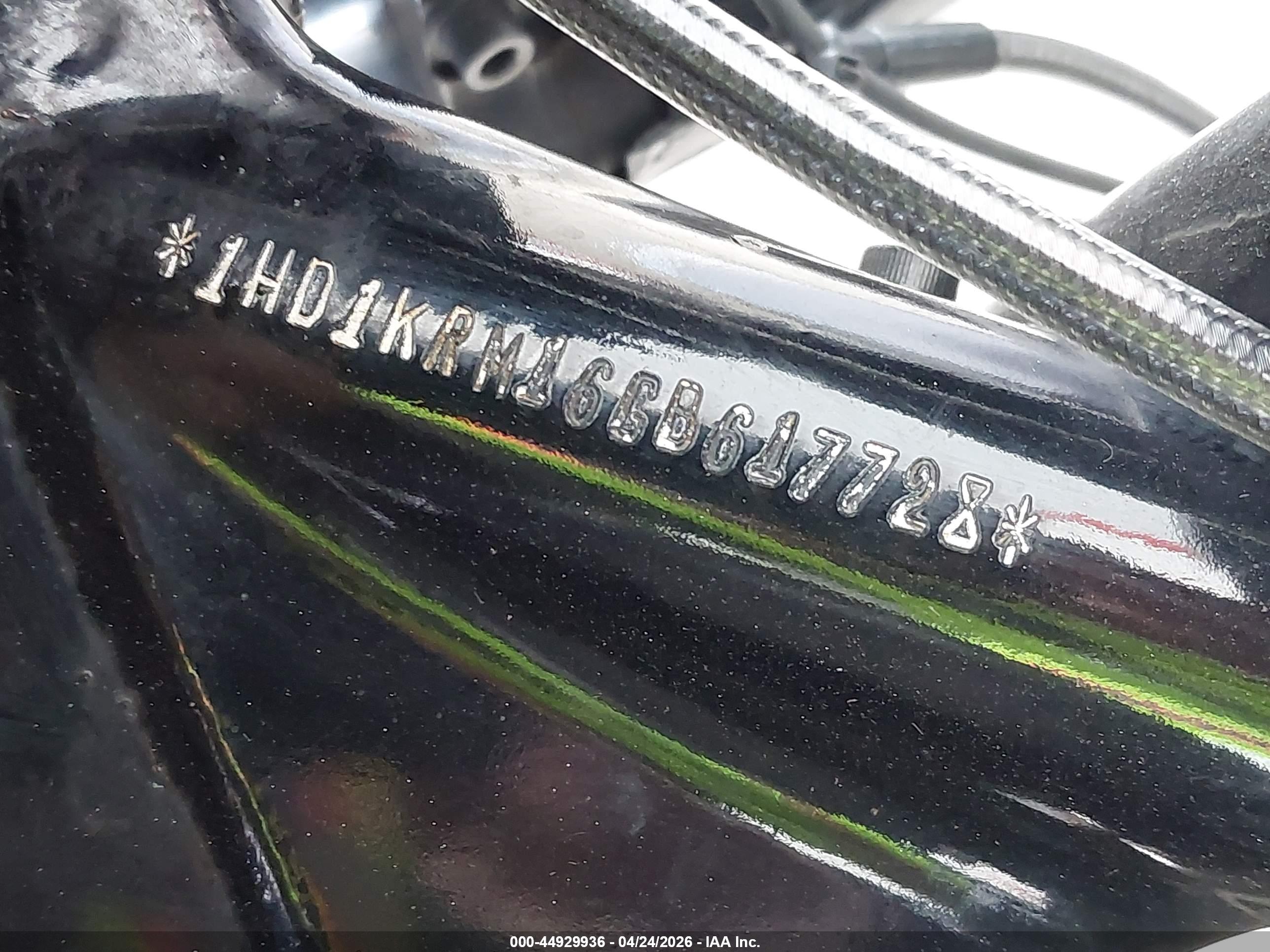 HARLEY-DAVIDSON FLHXS image 10