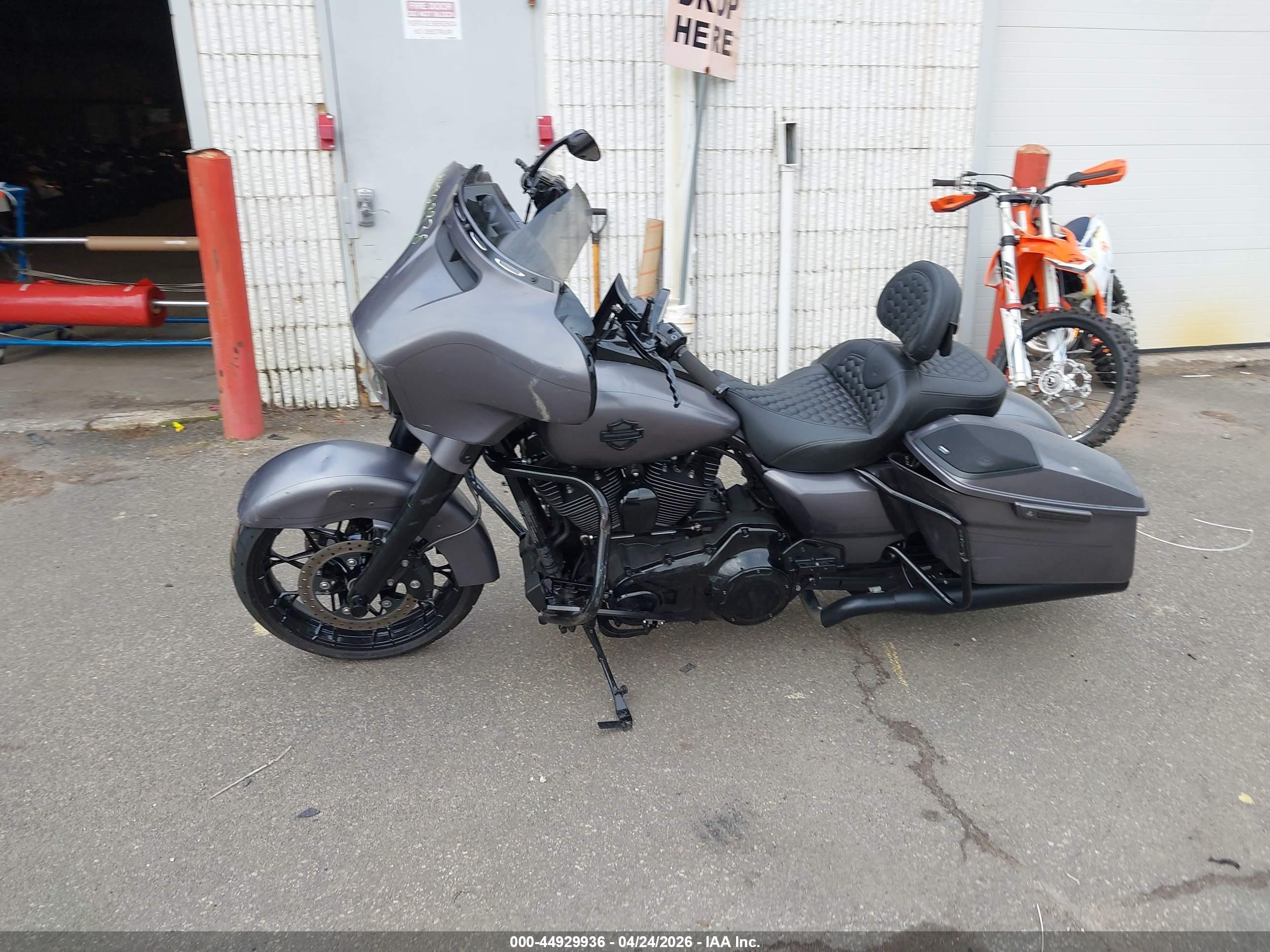 HARLEY-DAVIDSON FLHXS image 9