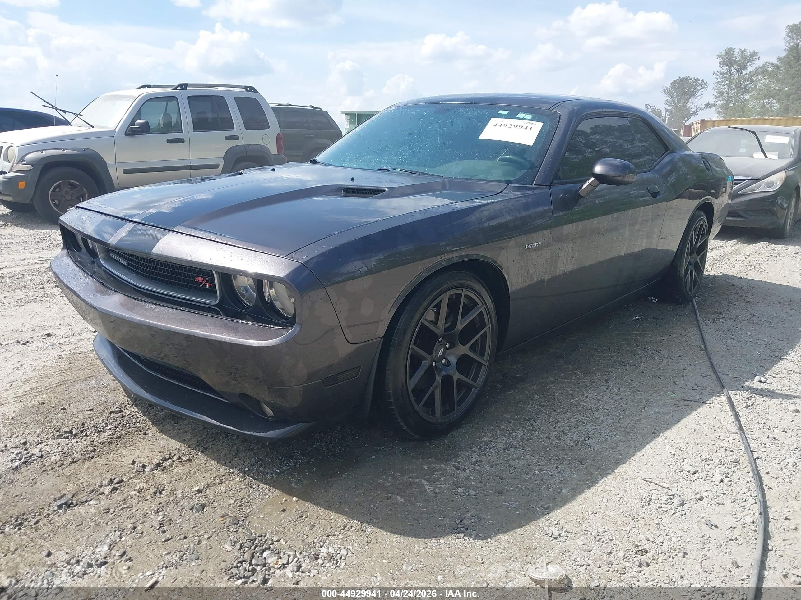 DODGE CHALLENGER image 2