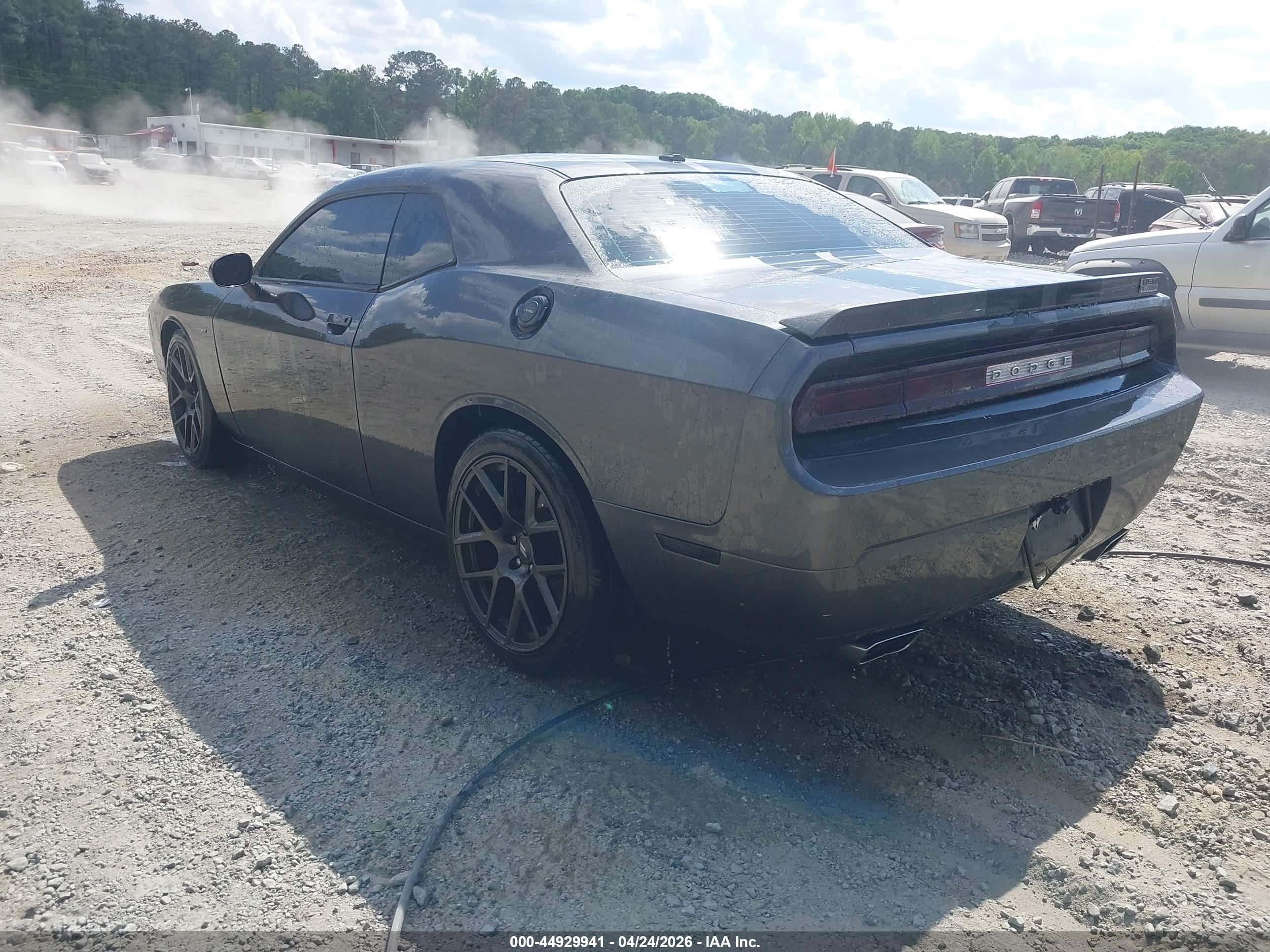 DODGE CHALLENGER image 3