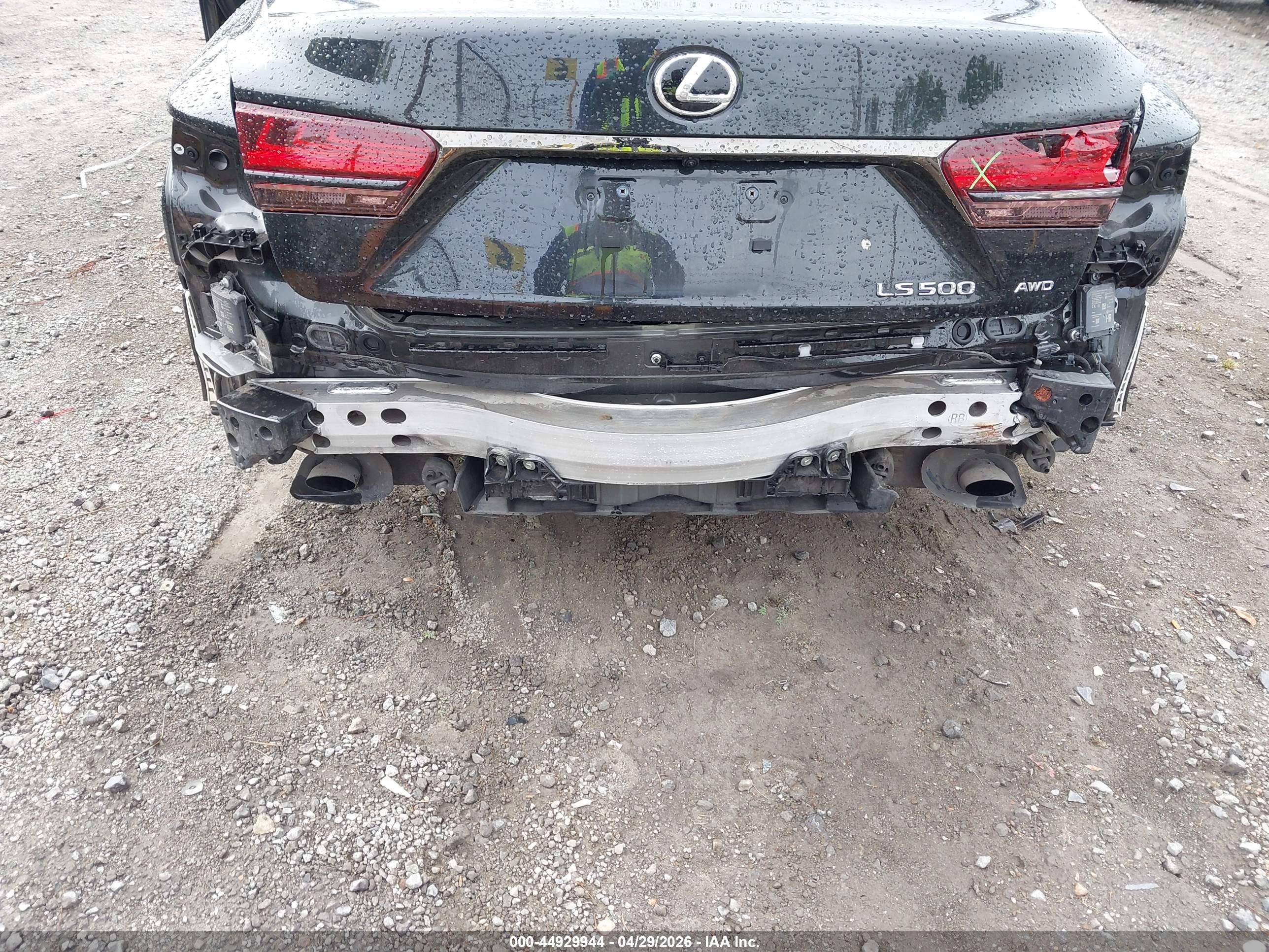 LEXUS LS image 6