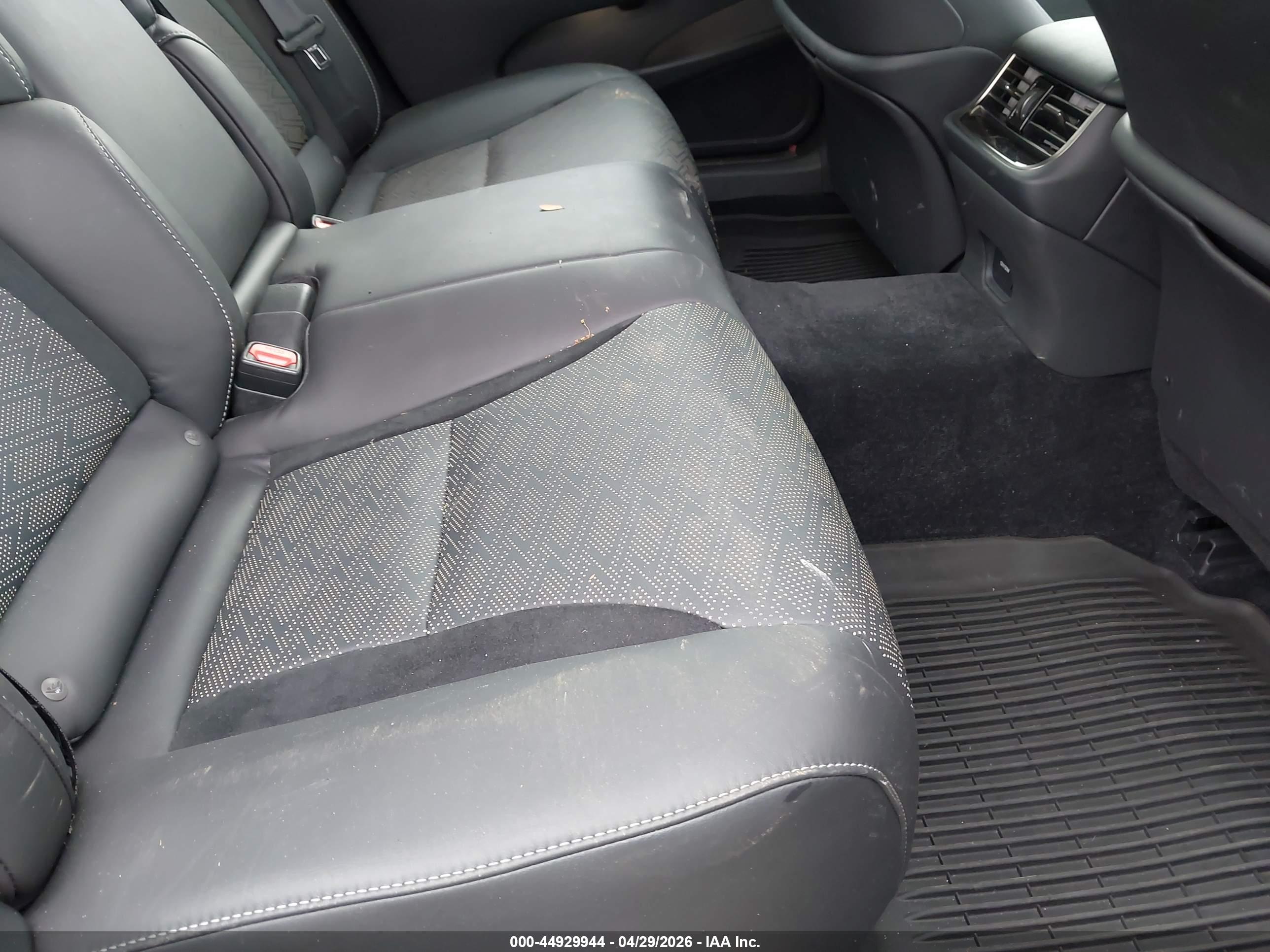 LEXUS LS image 8