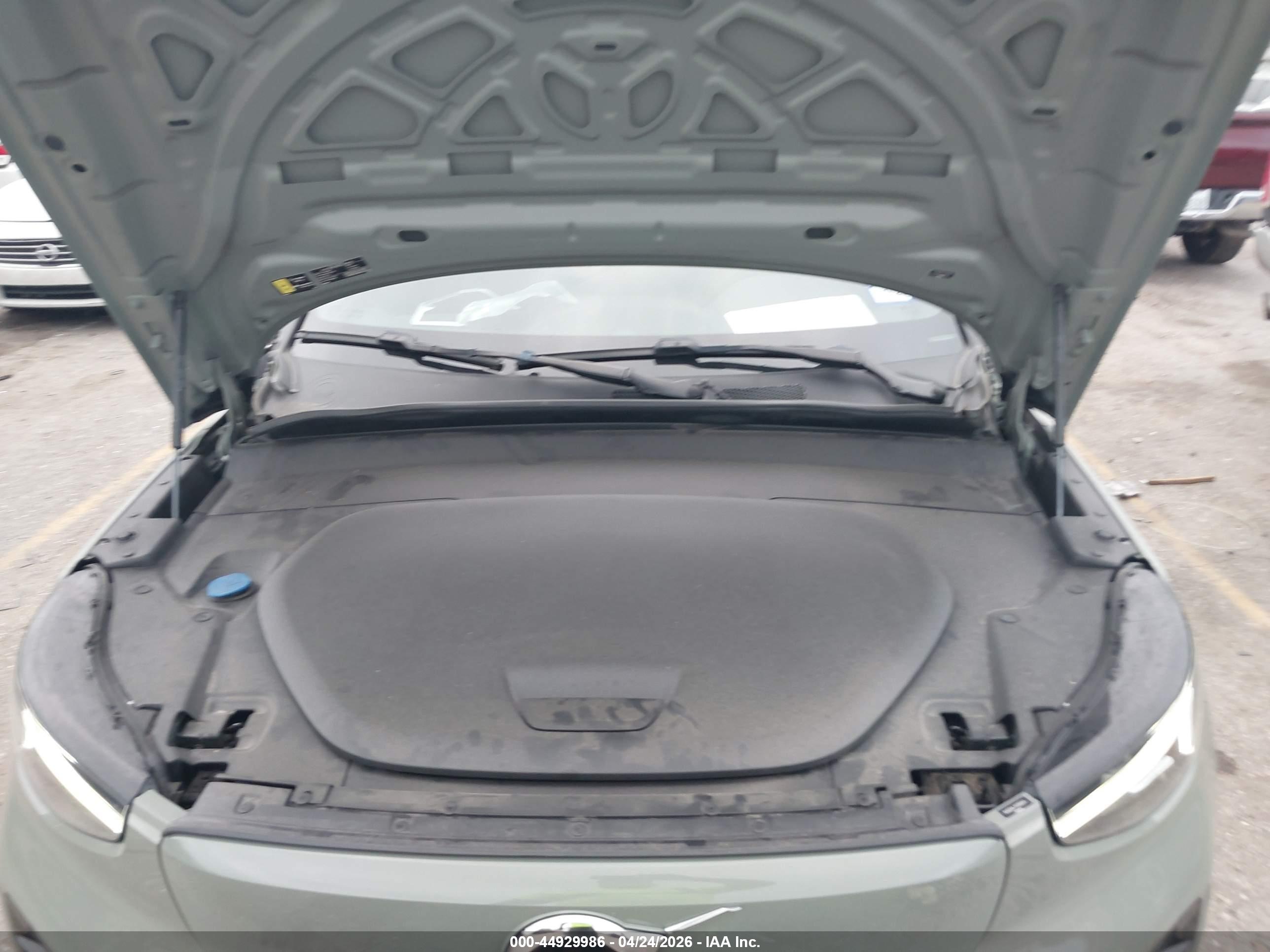 VOLVO XC40 image 10