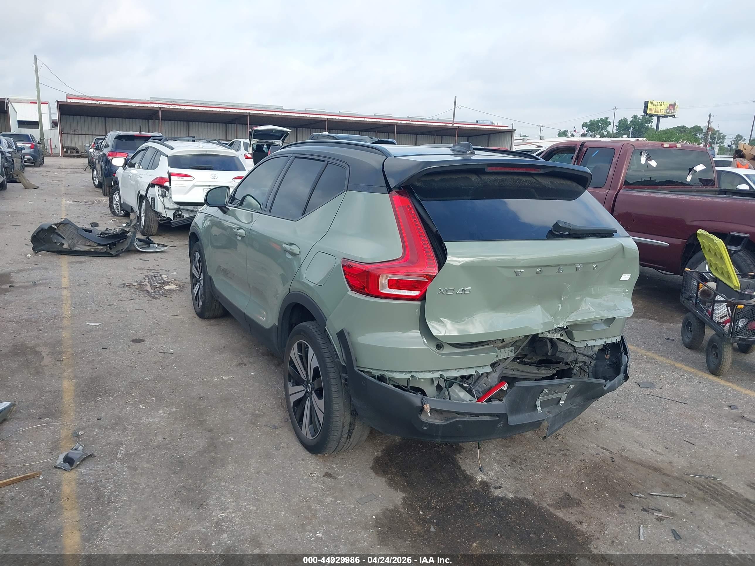 VOLVO XC40 image 3