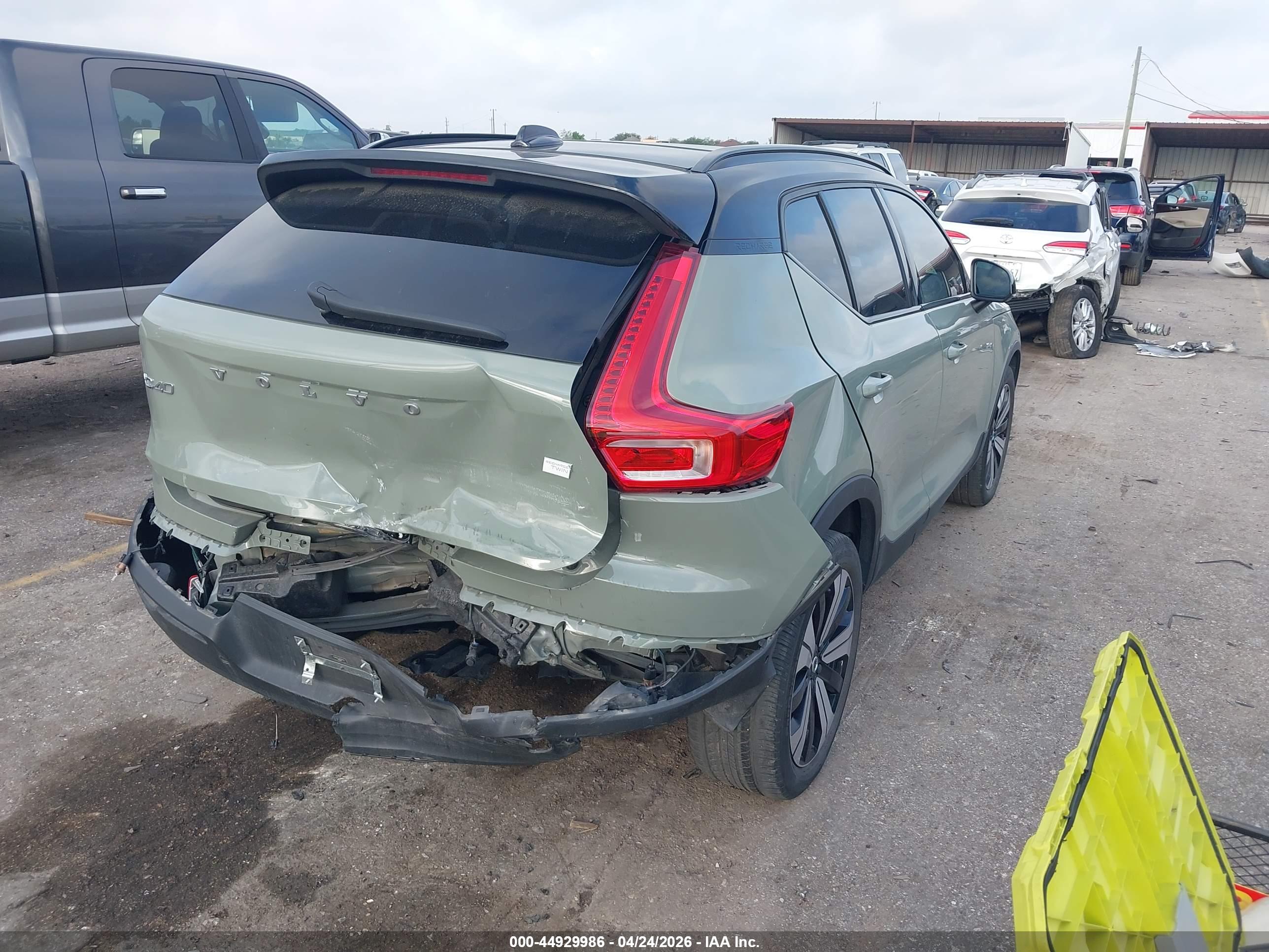 VOLVO XC40 image 4