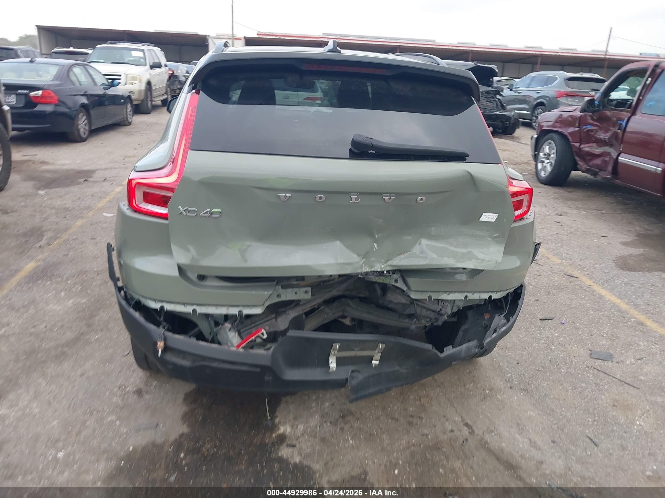 VOLVO XC40 image 6