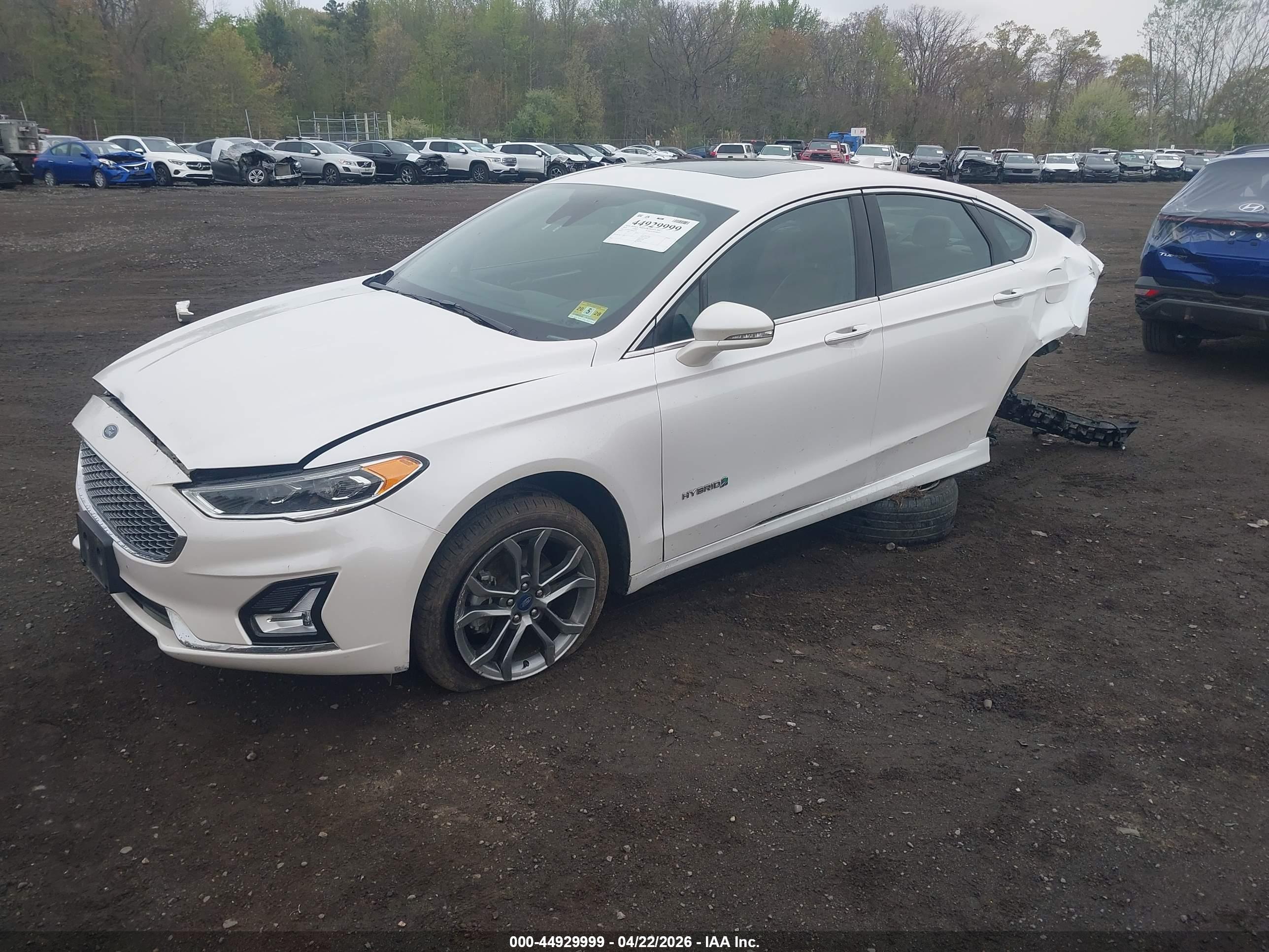 FORD FUSION image 2