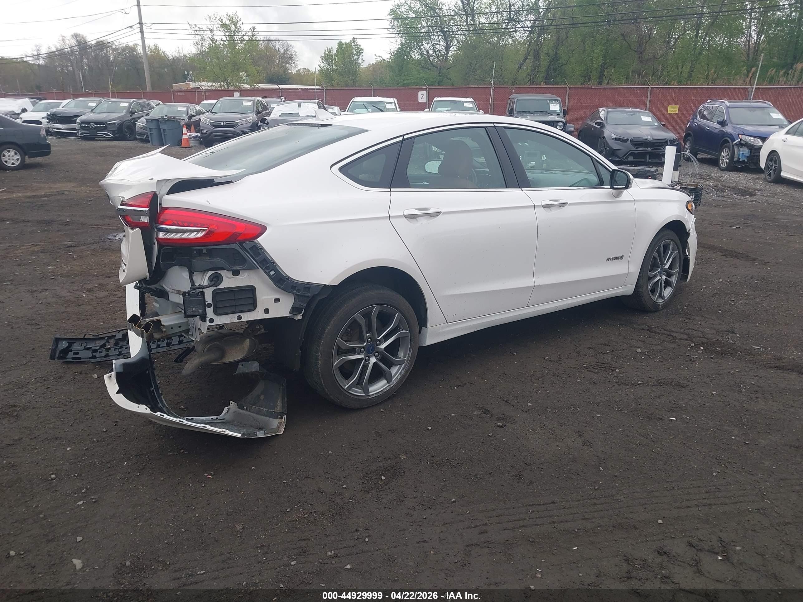 FORD FUSION image 4