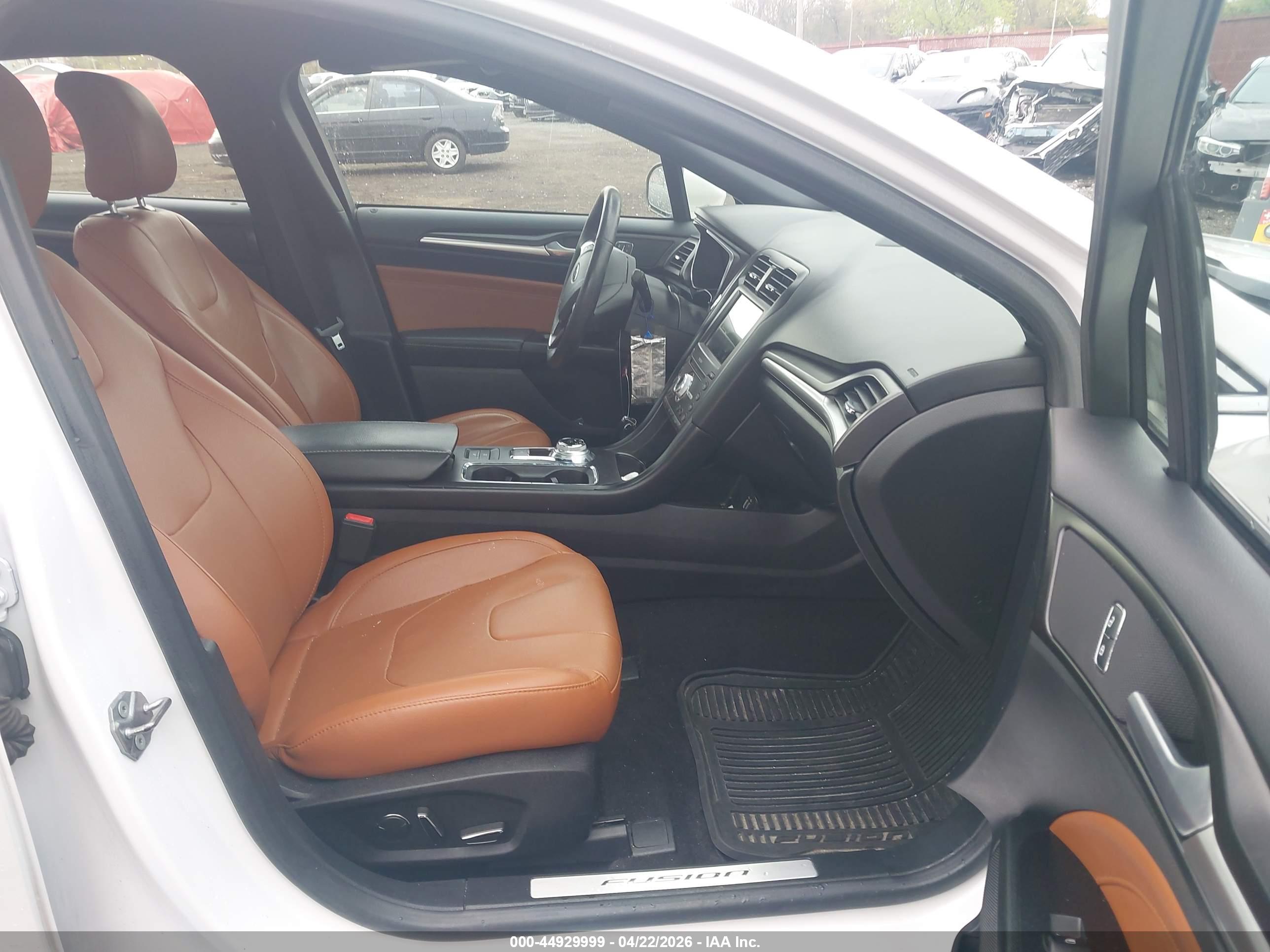FORD FUSION image 5