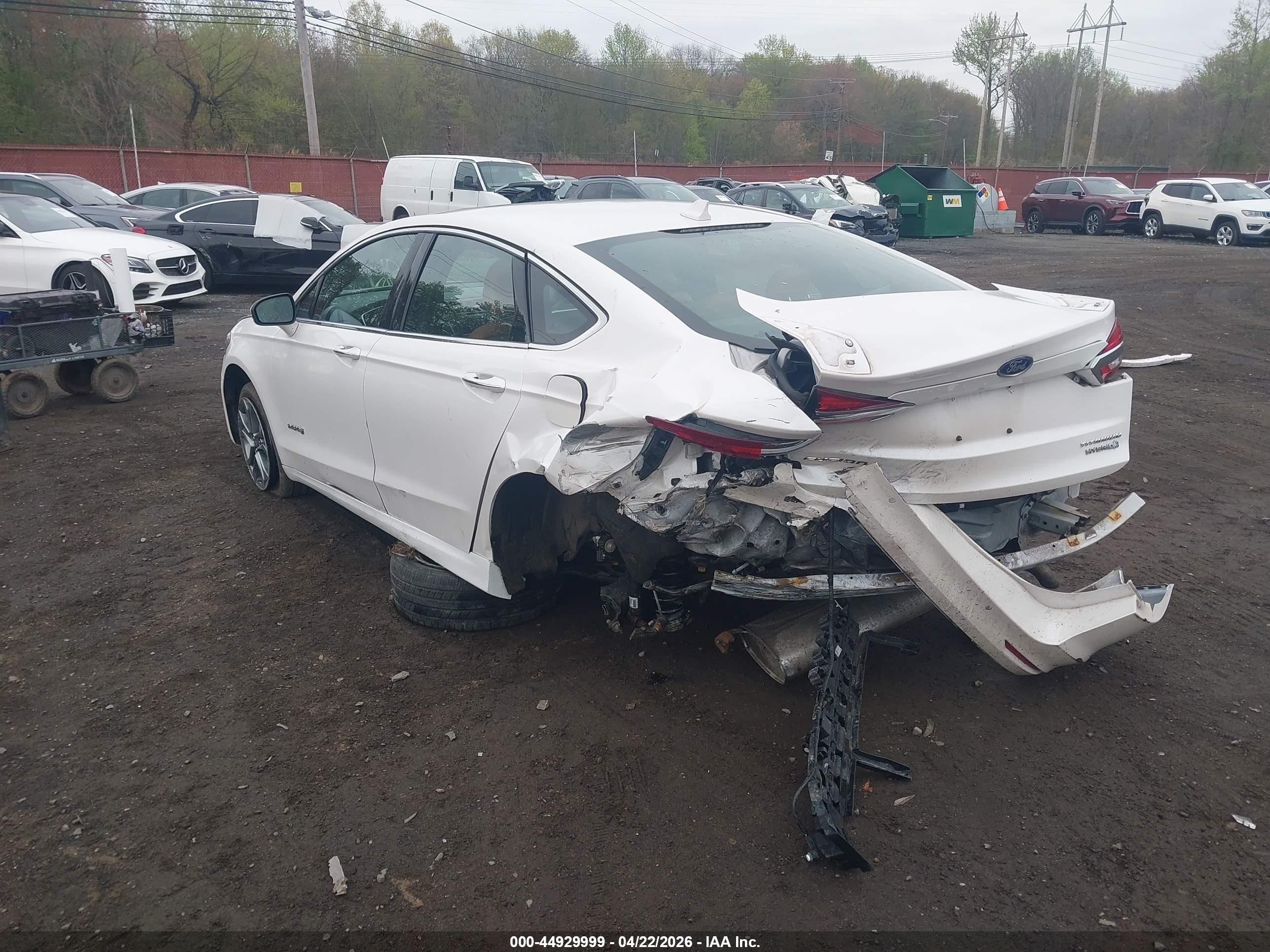 FORD FUSION image 6