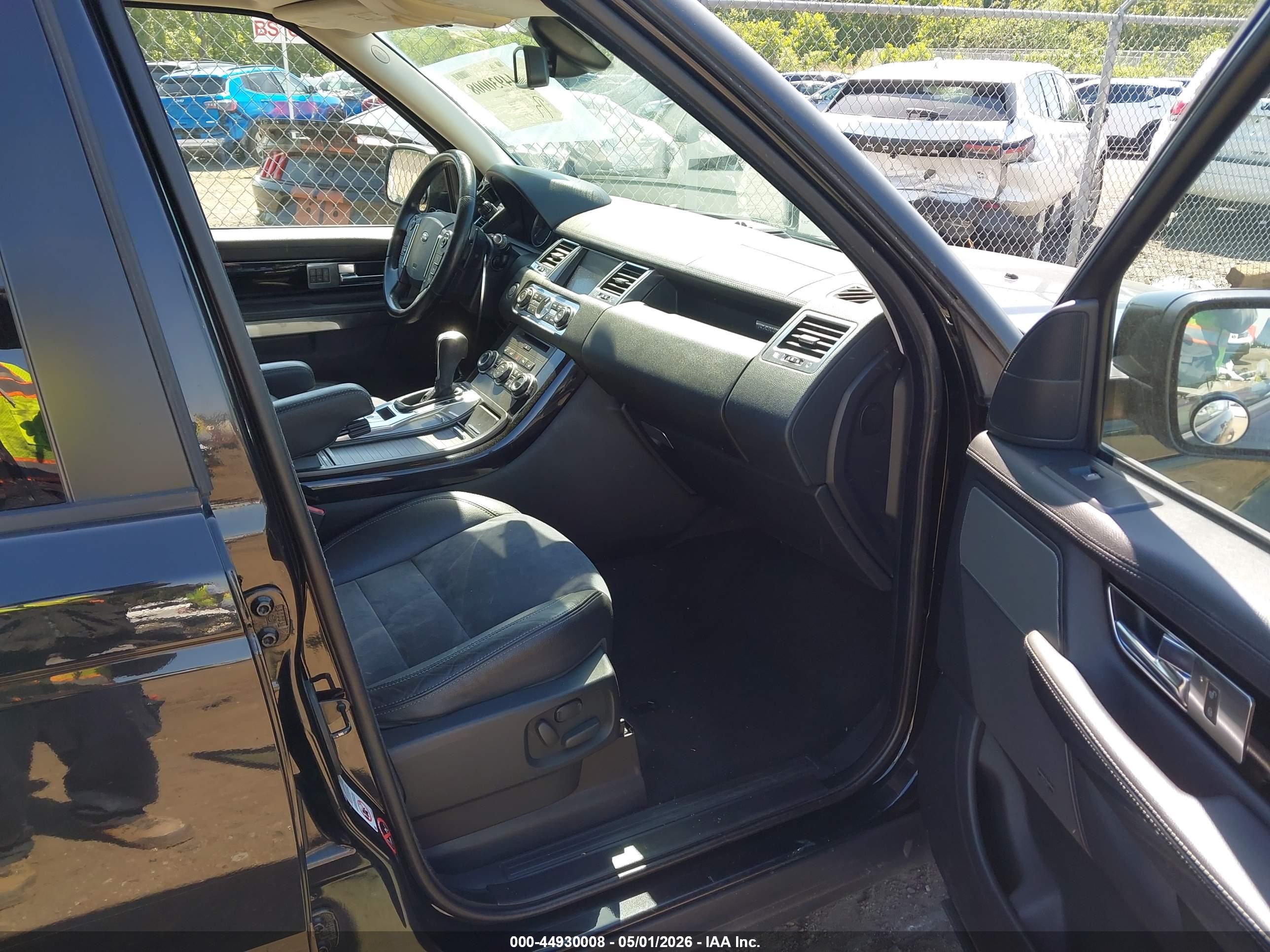 LAND ROVER image 5