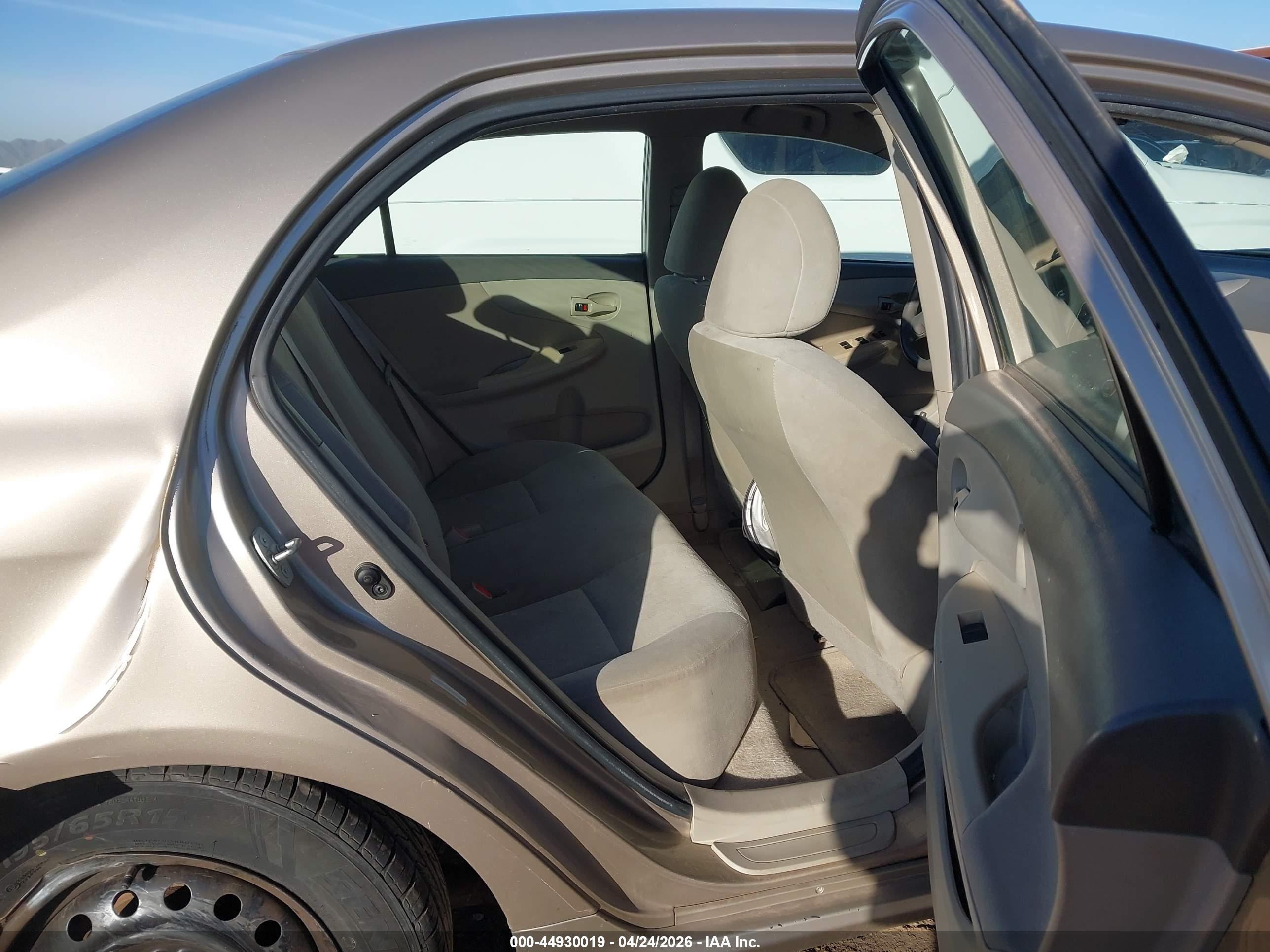 TOYOTA COROLLA image 8