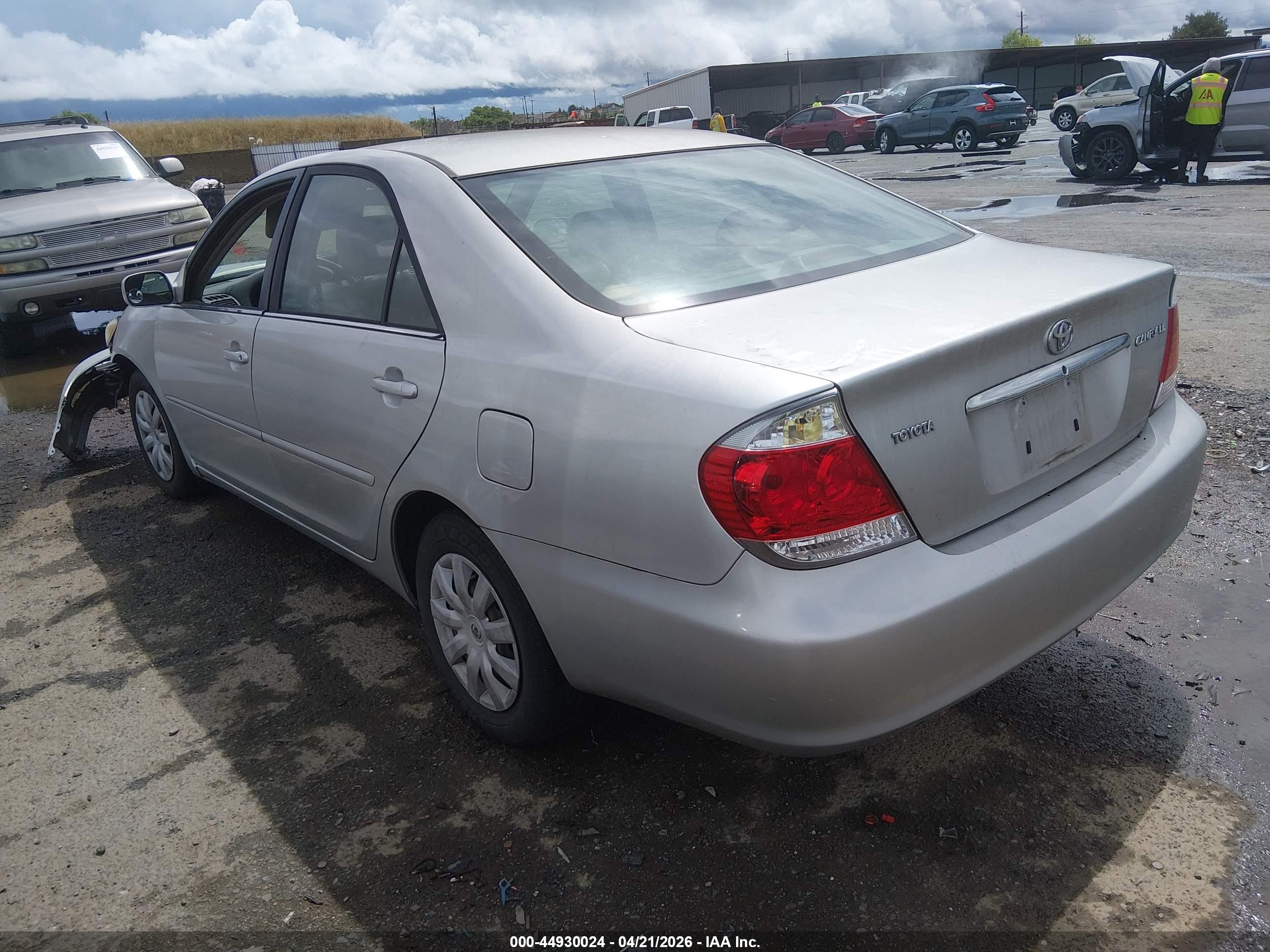 TOYOTA CAMRY image 3