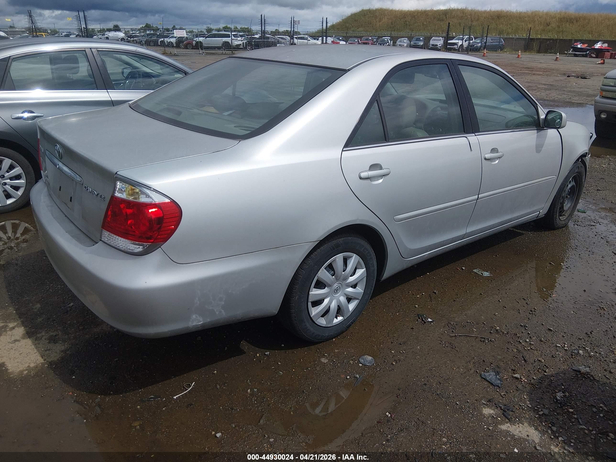 TOYOTA CAMRY image 4