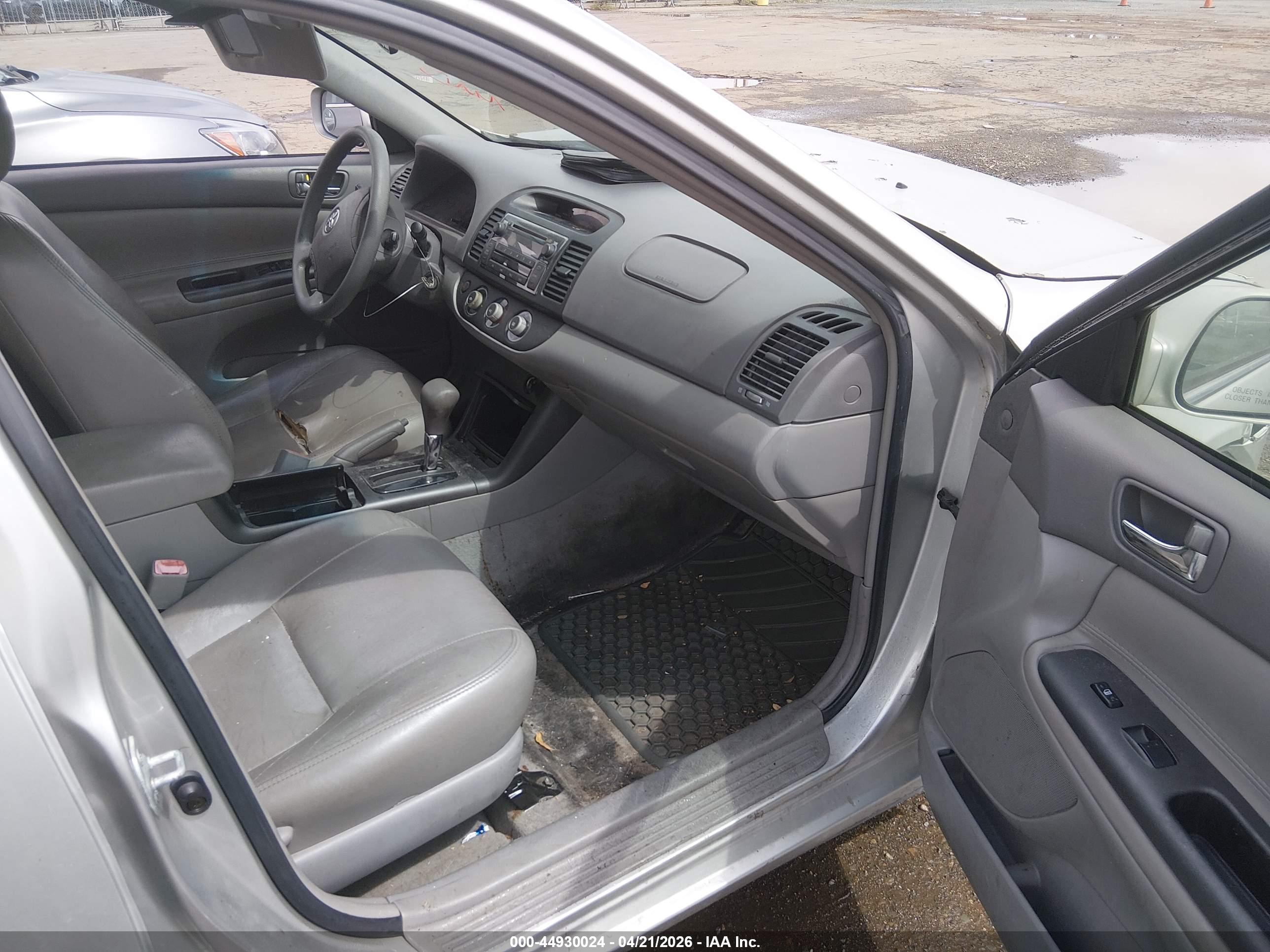 TOYOTA CAMRY image 5