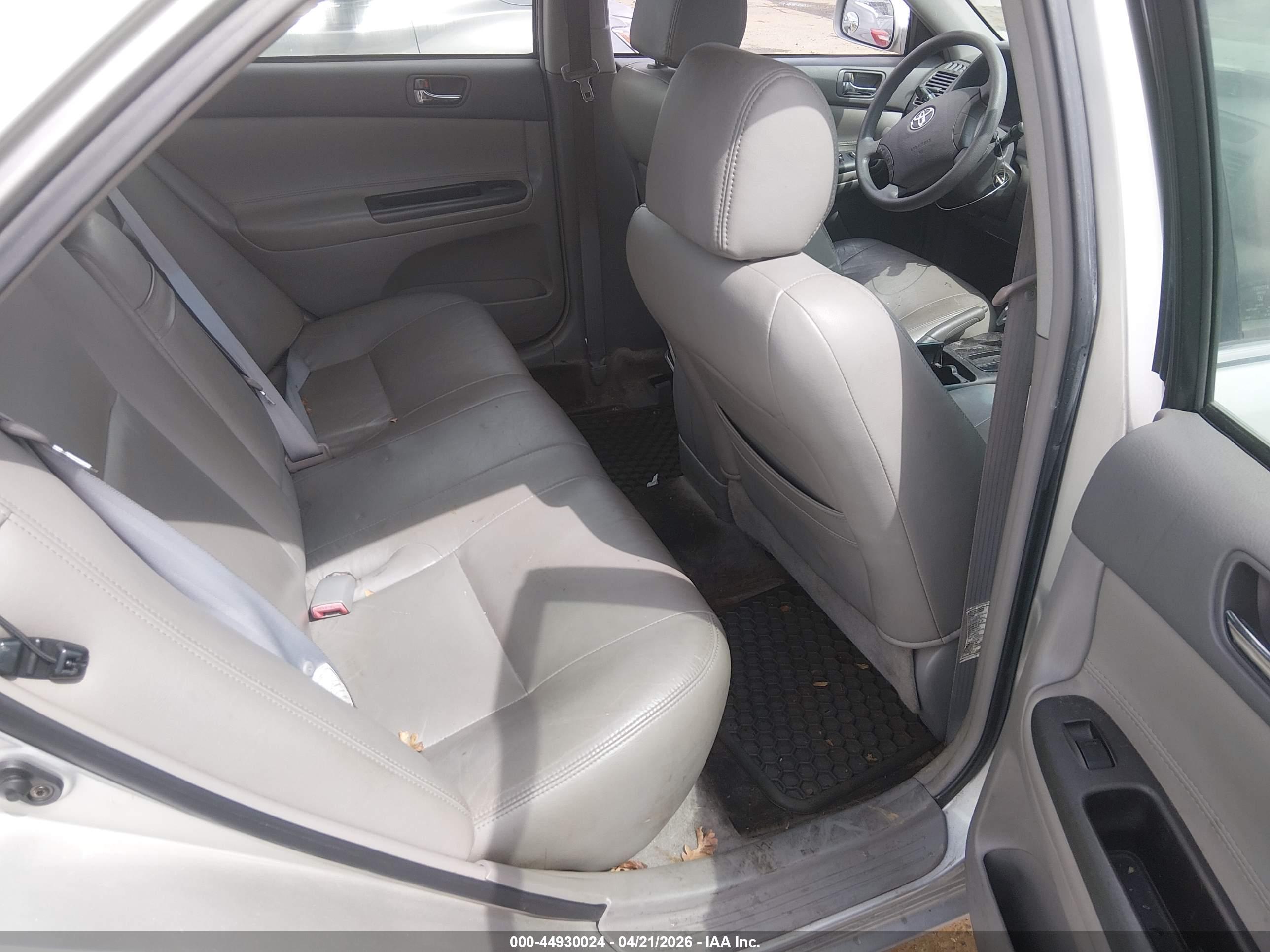 TOYOTA CAMRY image 8
