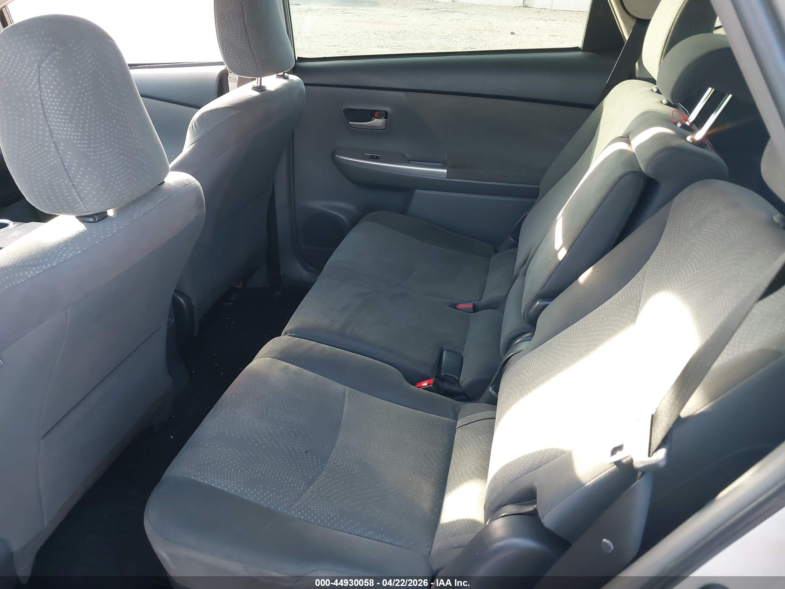 TOYOTA PRIUS image 8