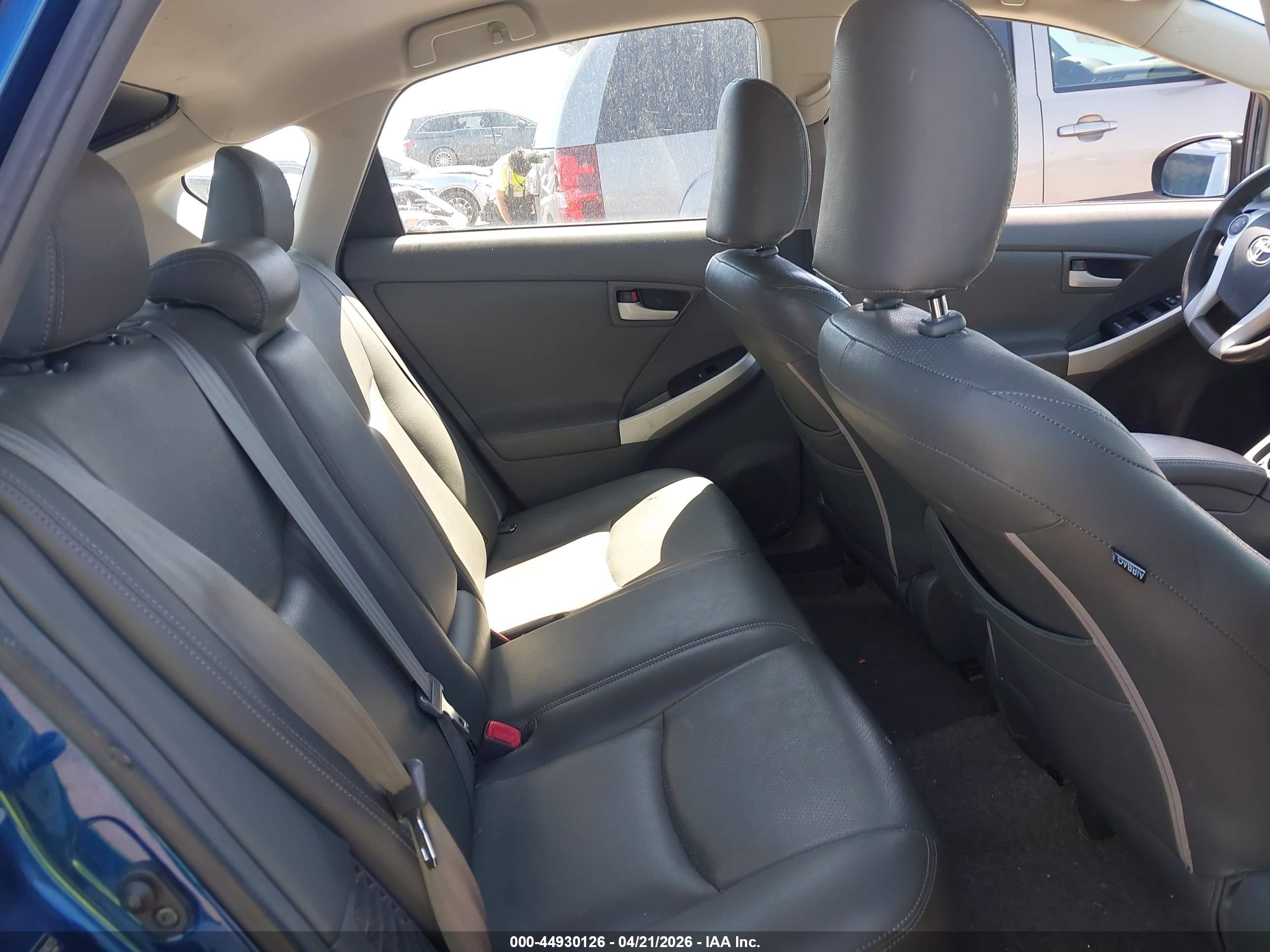 TOYOTA PRIUS image 8
