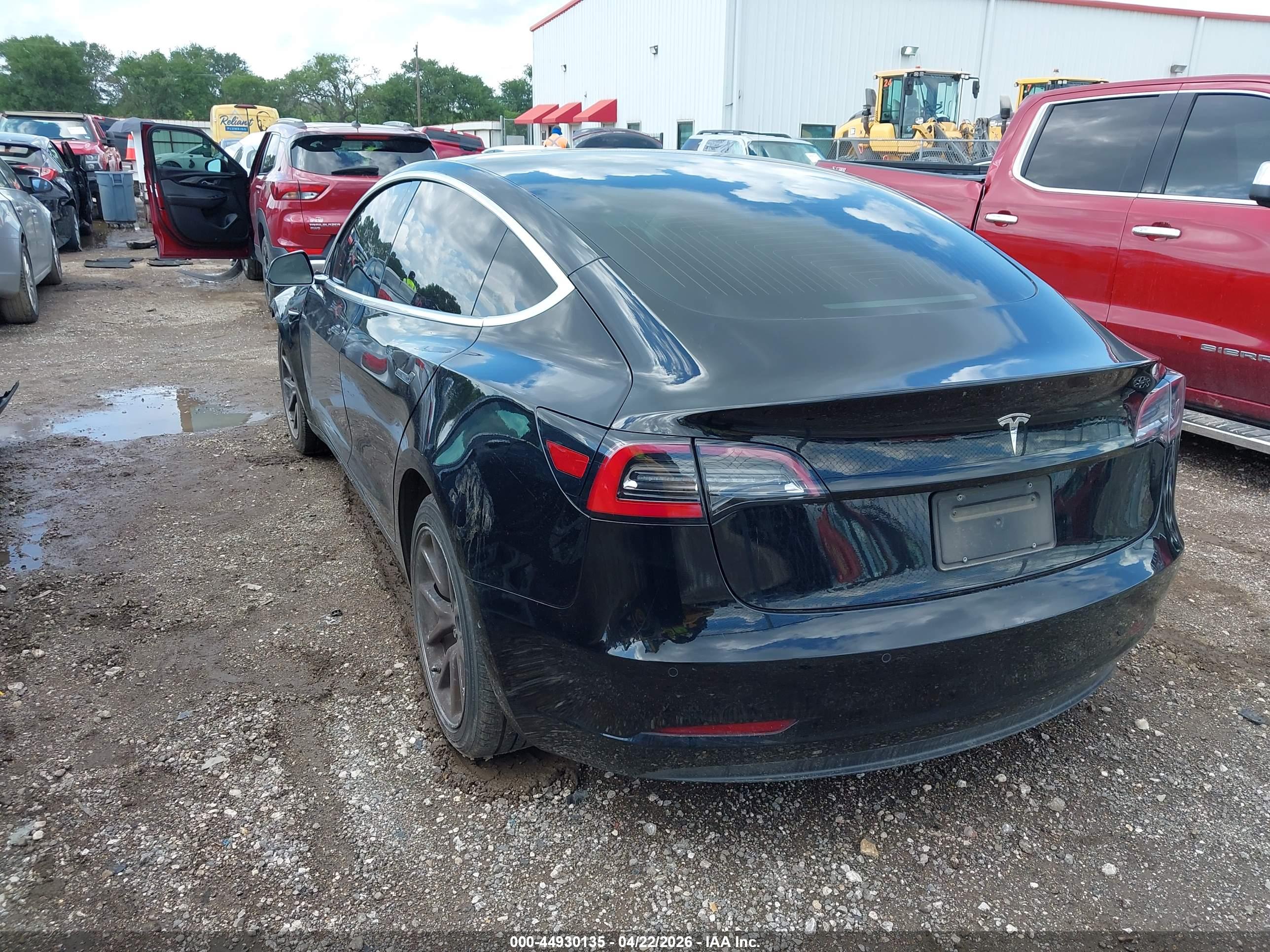 TESLA MODEL image 3