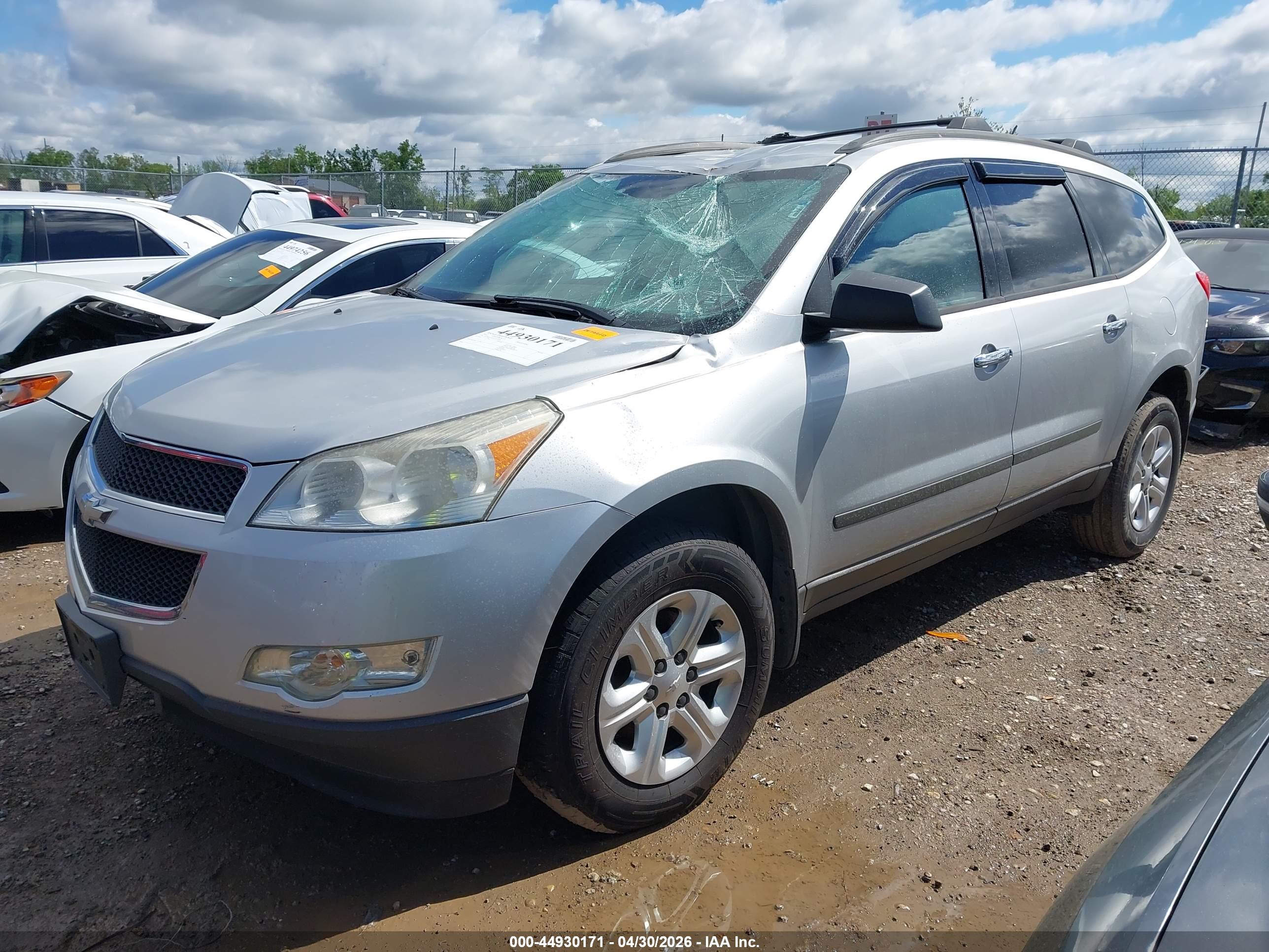 CHEVROLET TRAVERSE image 2
