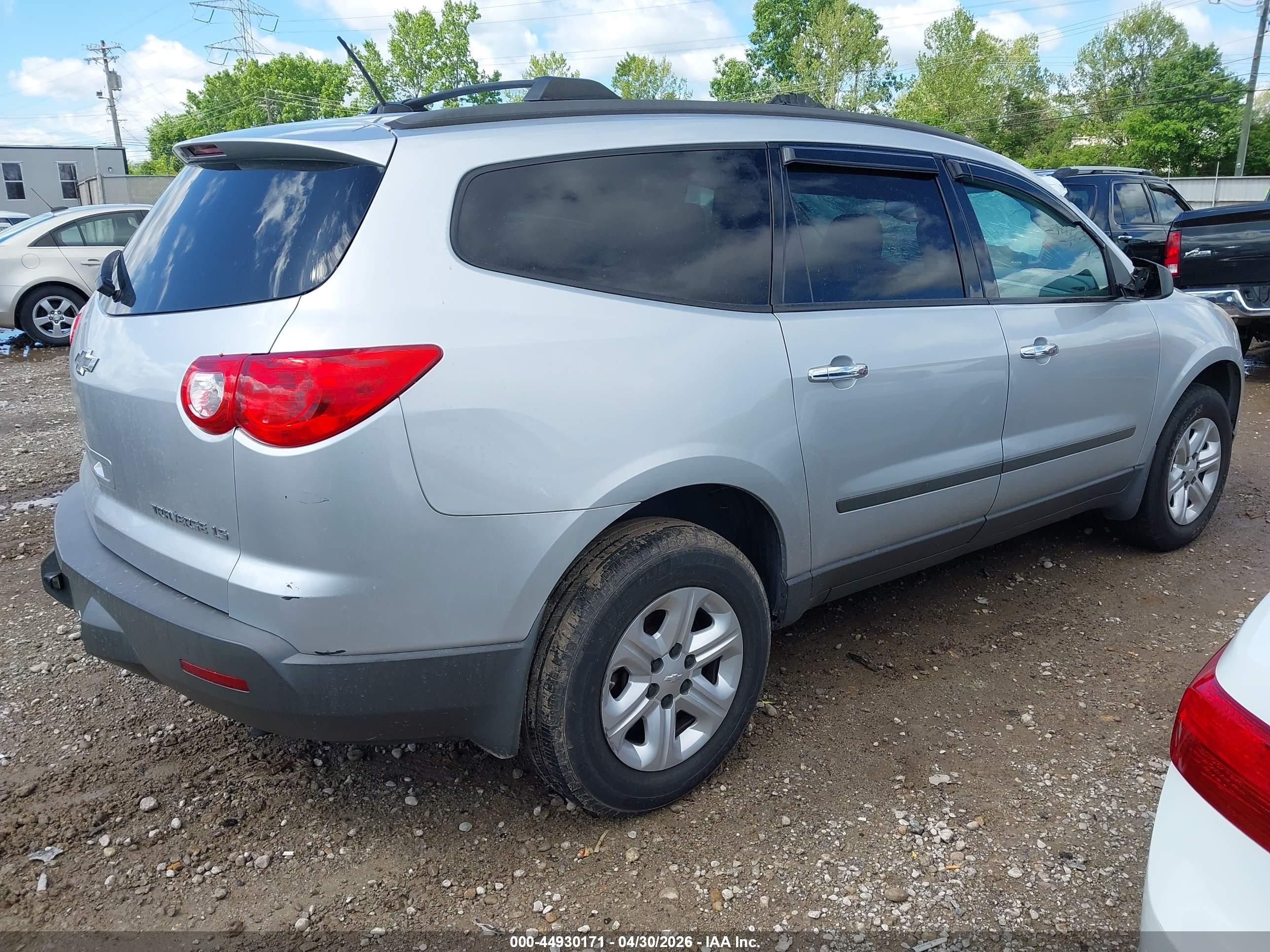 CHEVROLET TRAVERSE image 4