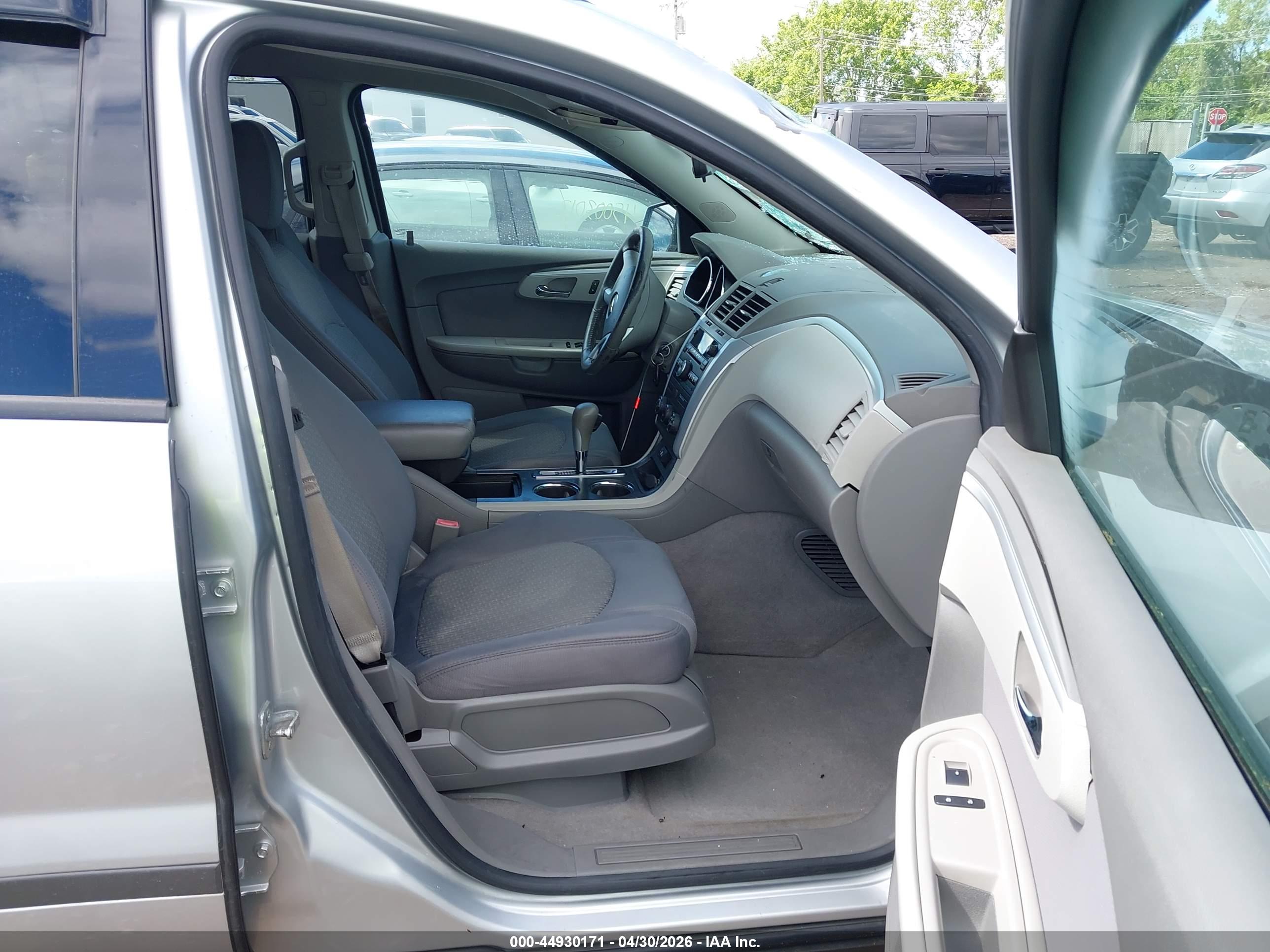 CHEVROLET TRAVERSE image 5