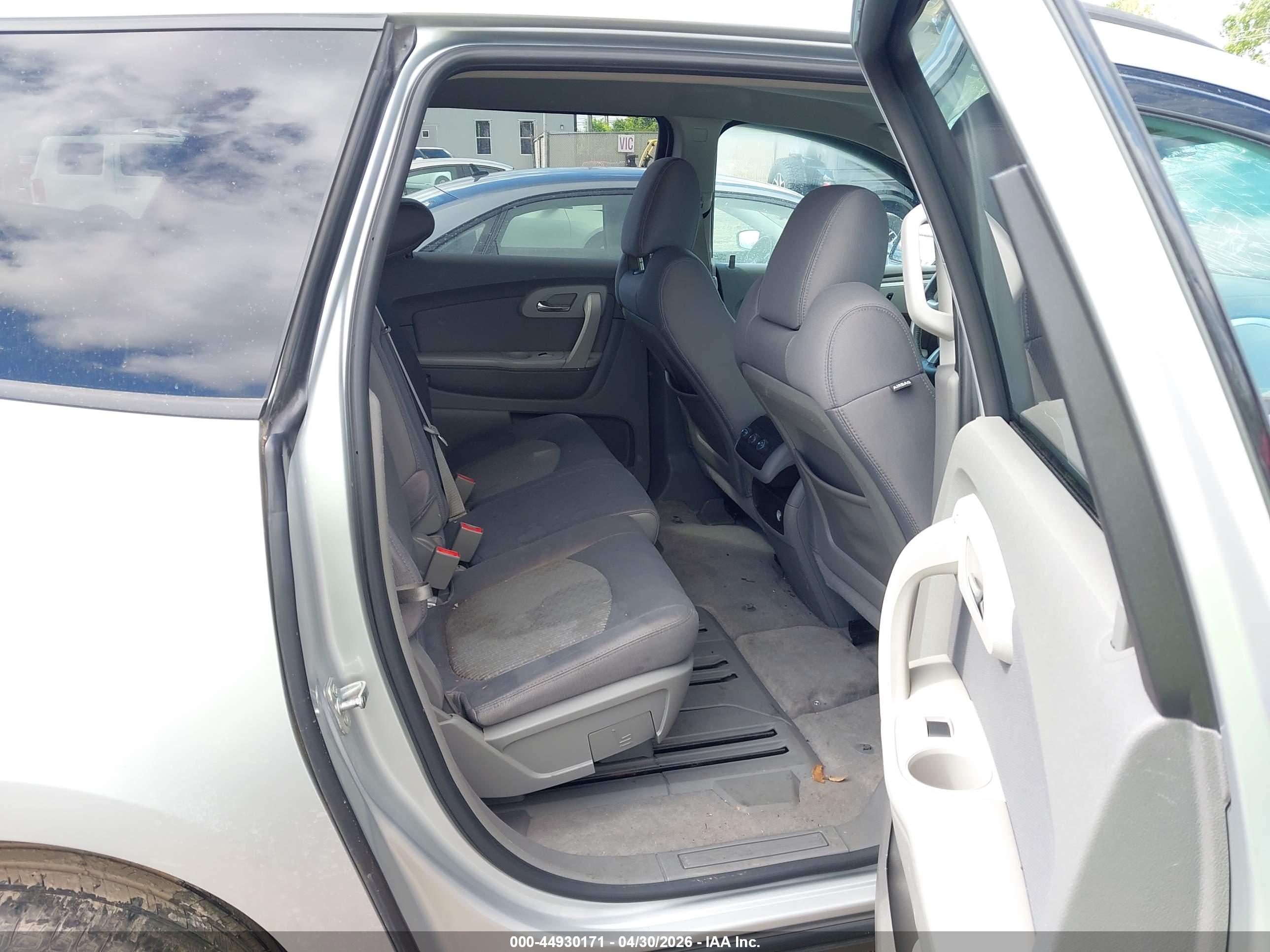 CHEVROLET TRAVERSE image 8