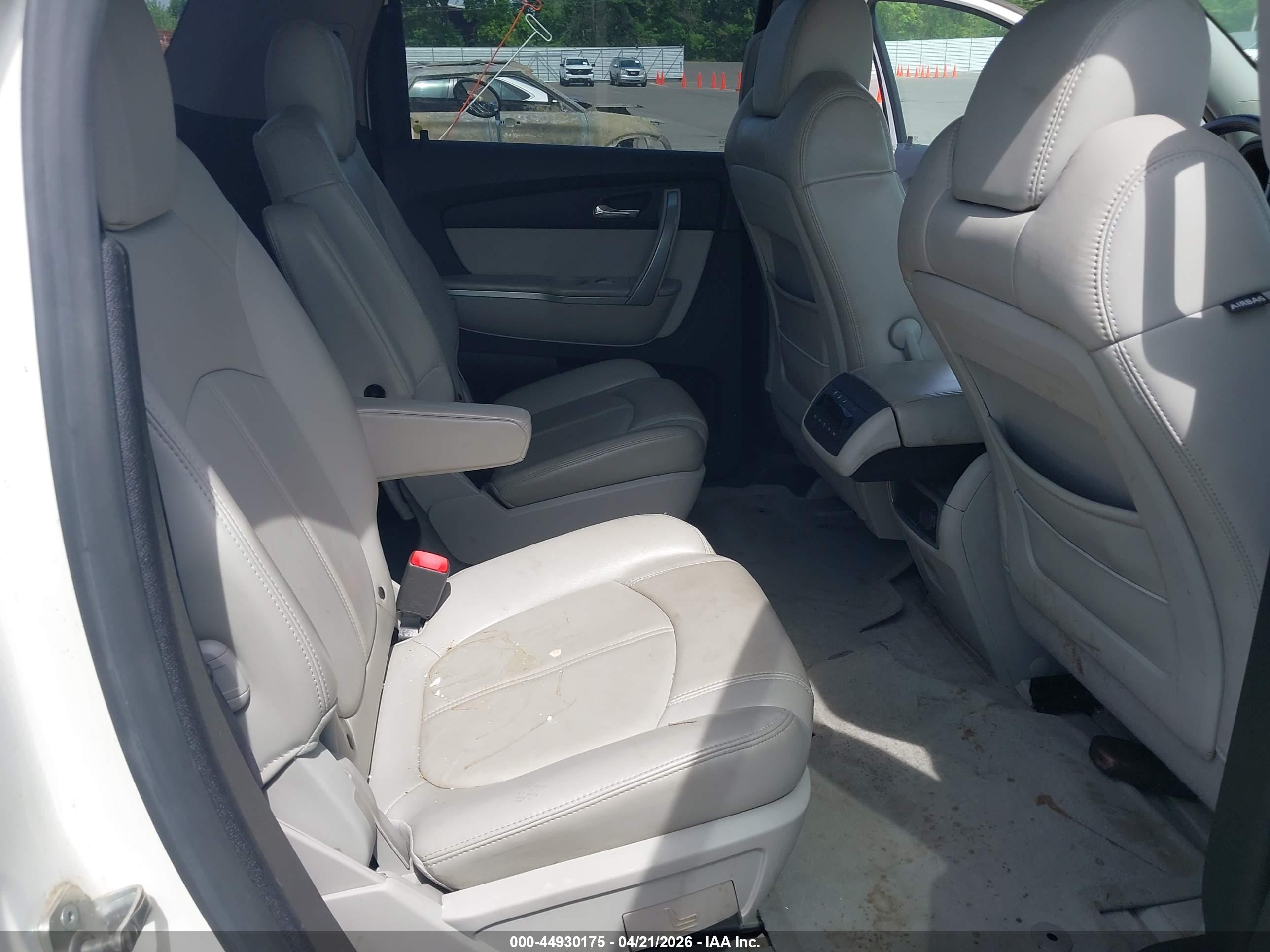 GMC ACADIA image 8
