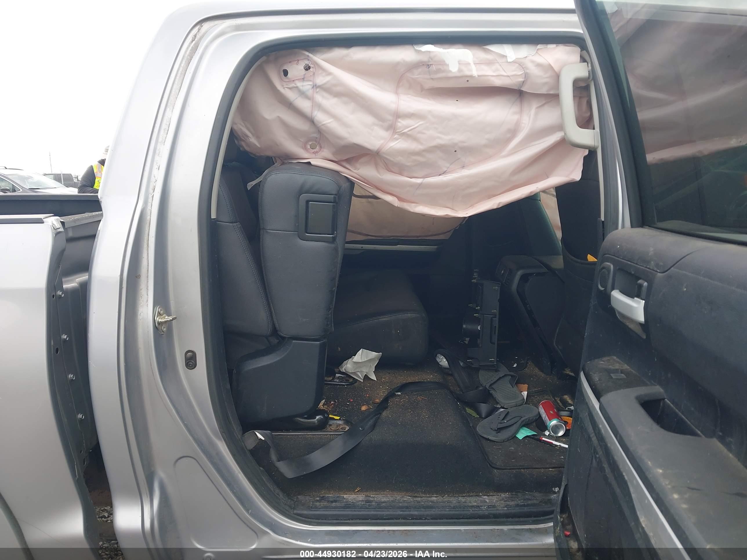 TOYOTA TUNDRA image 8