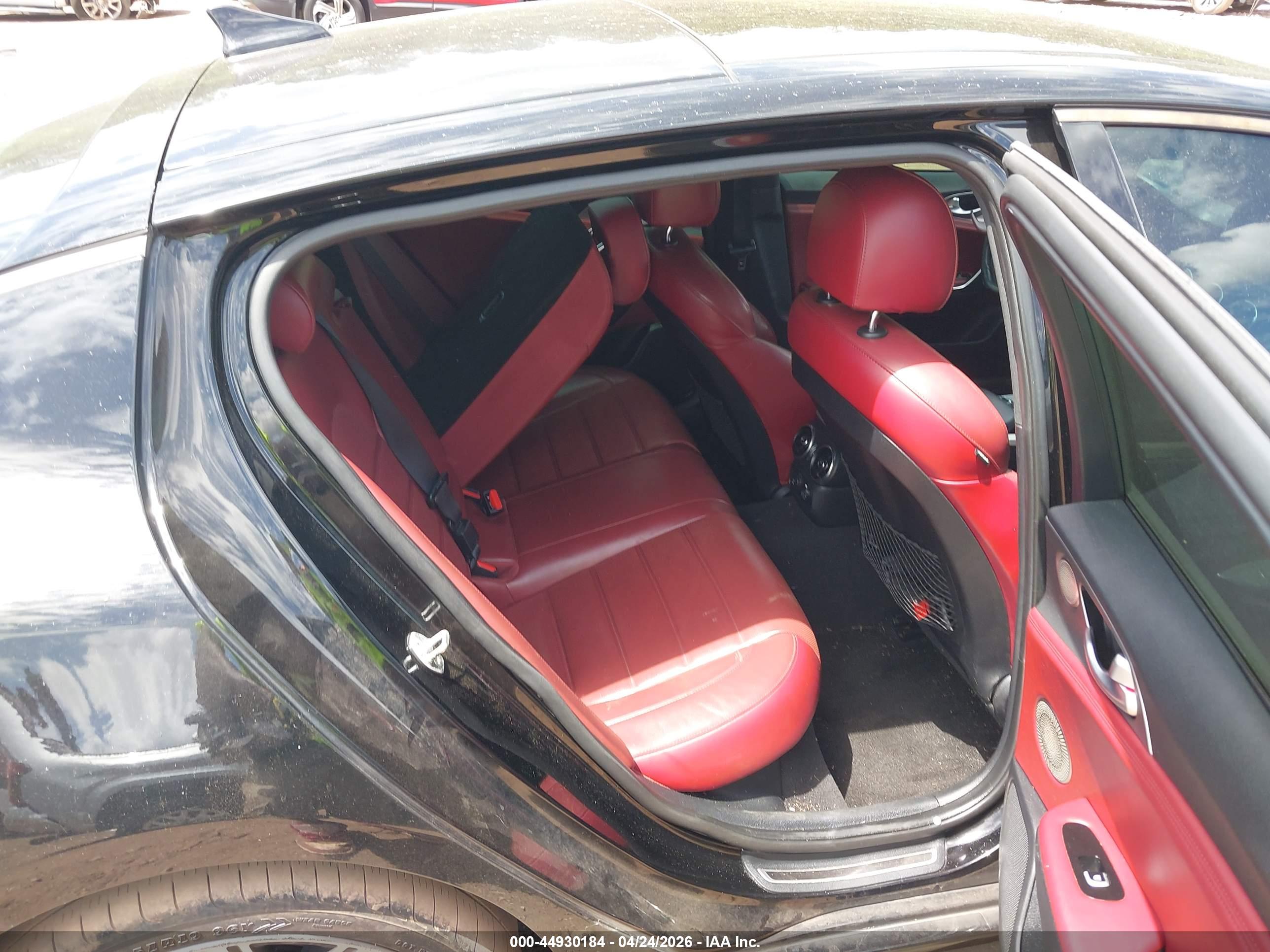 KIA STINGER image 8