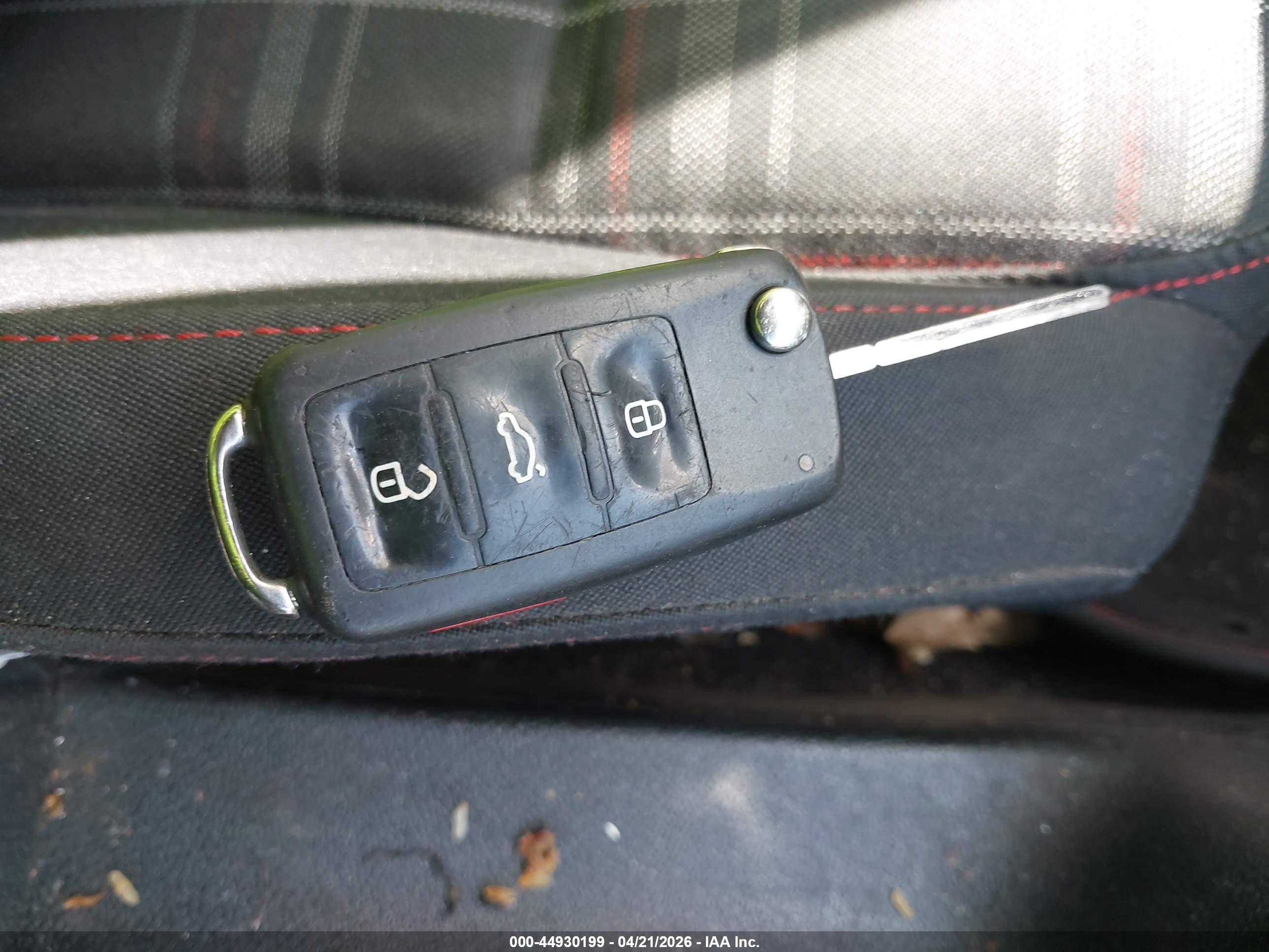 VOLKSWAGEN GTI image 11