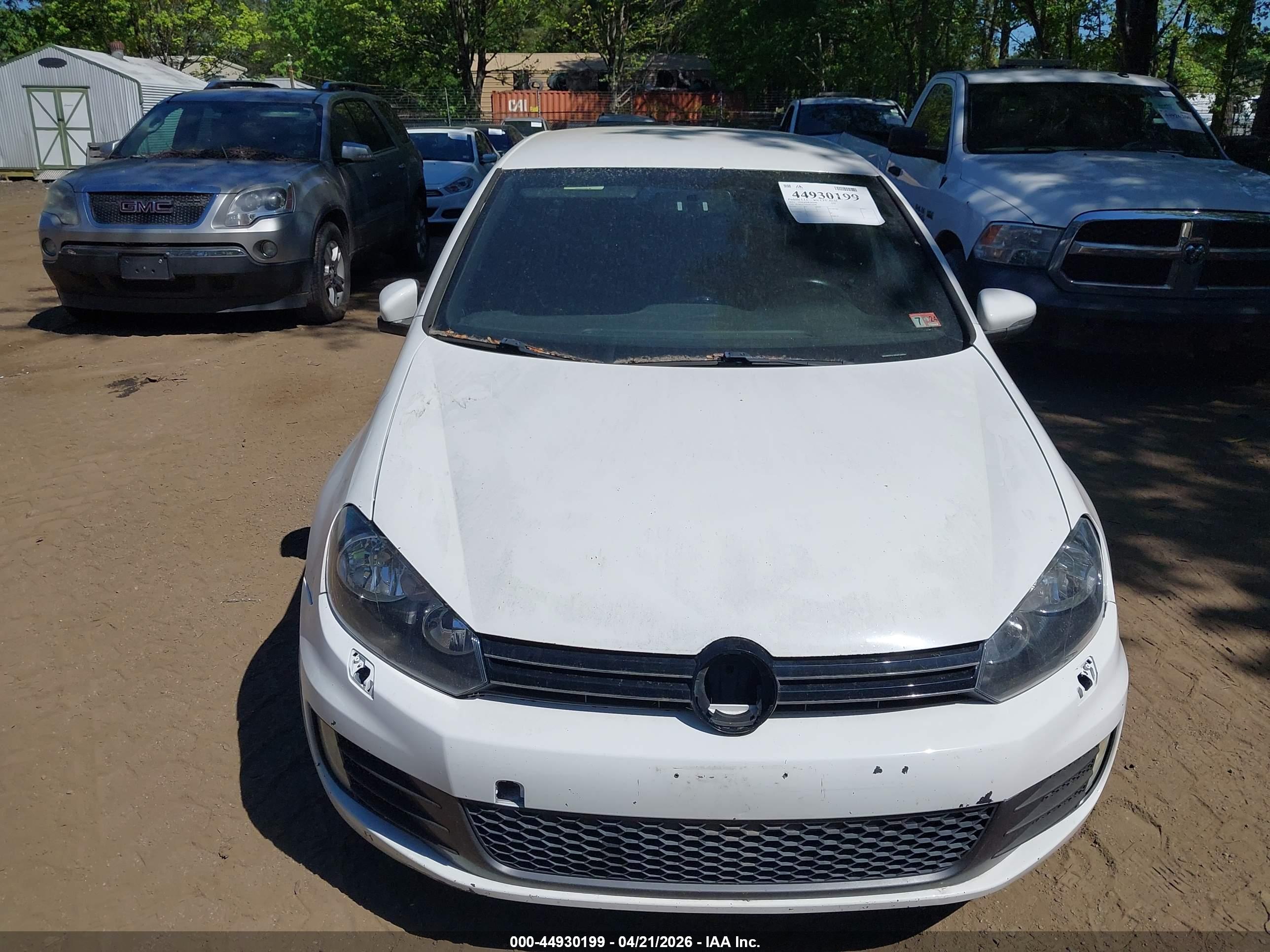 VOLKSWAGEN GTI image 6