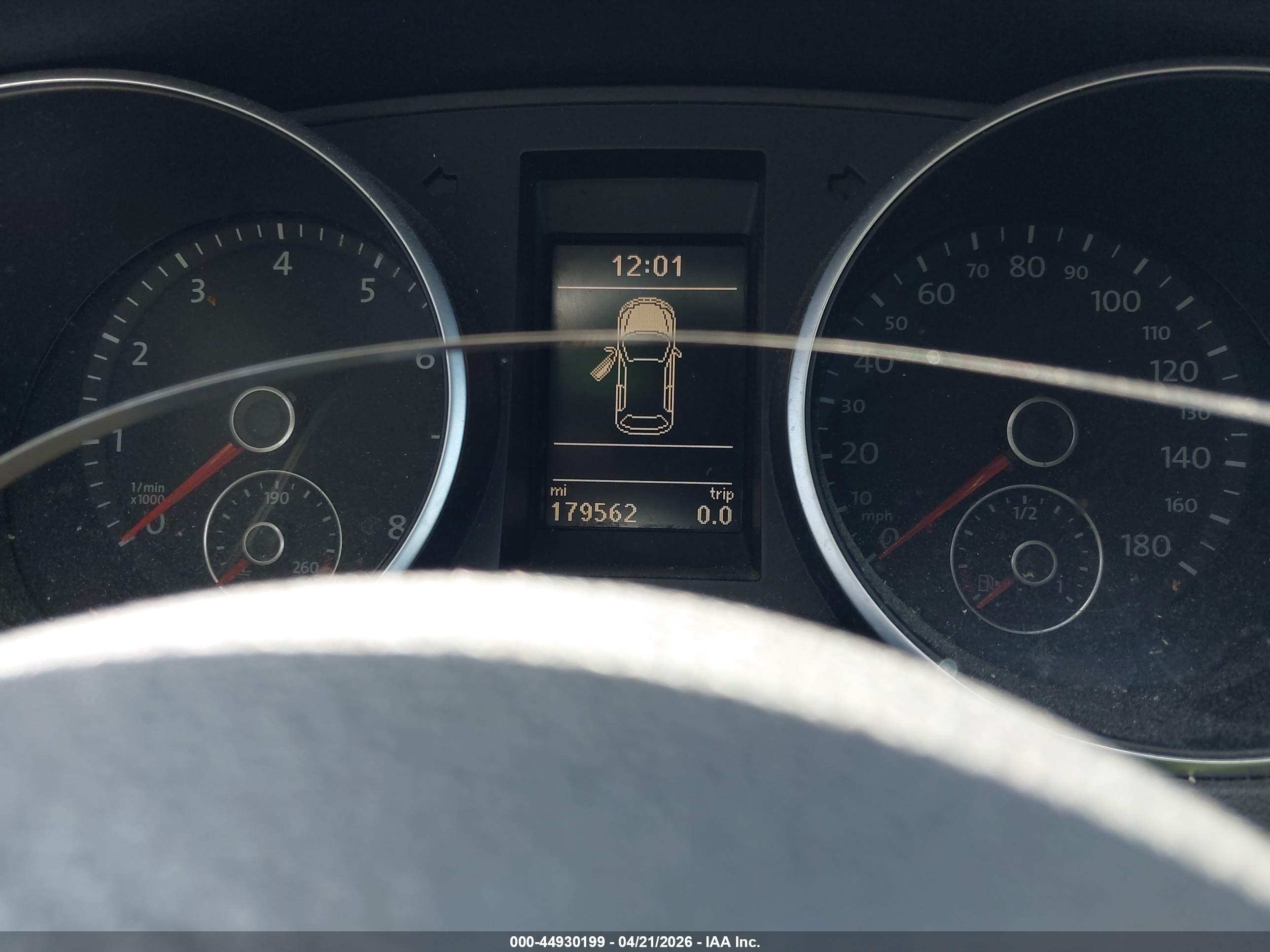 VOLKSWAGEN GTI image 7