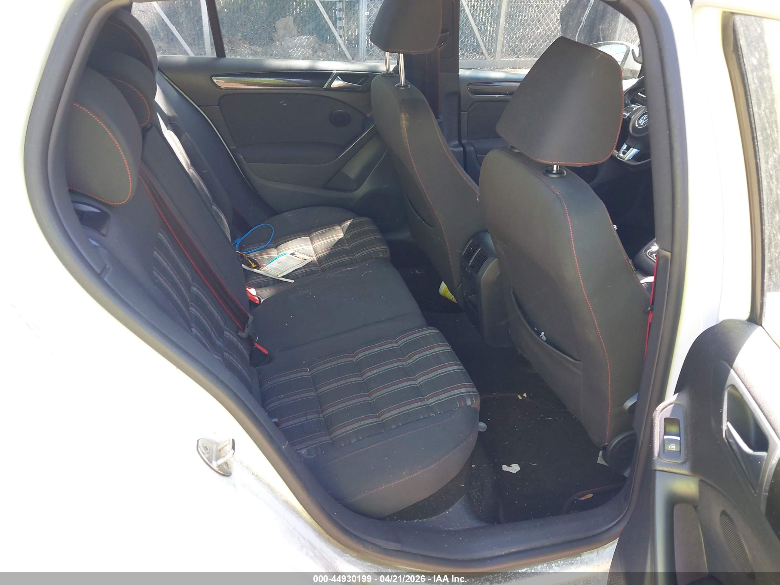 VOLKSWAGEN GTI image 8