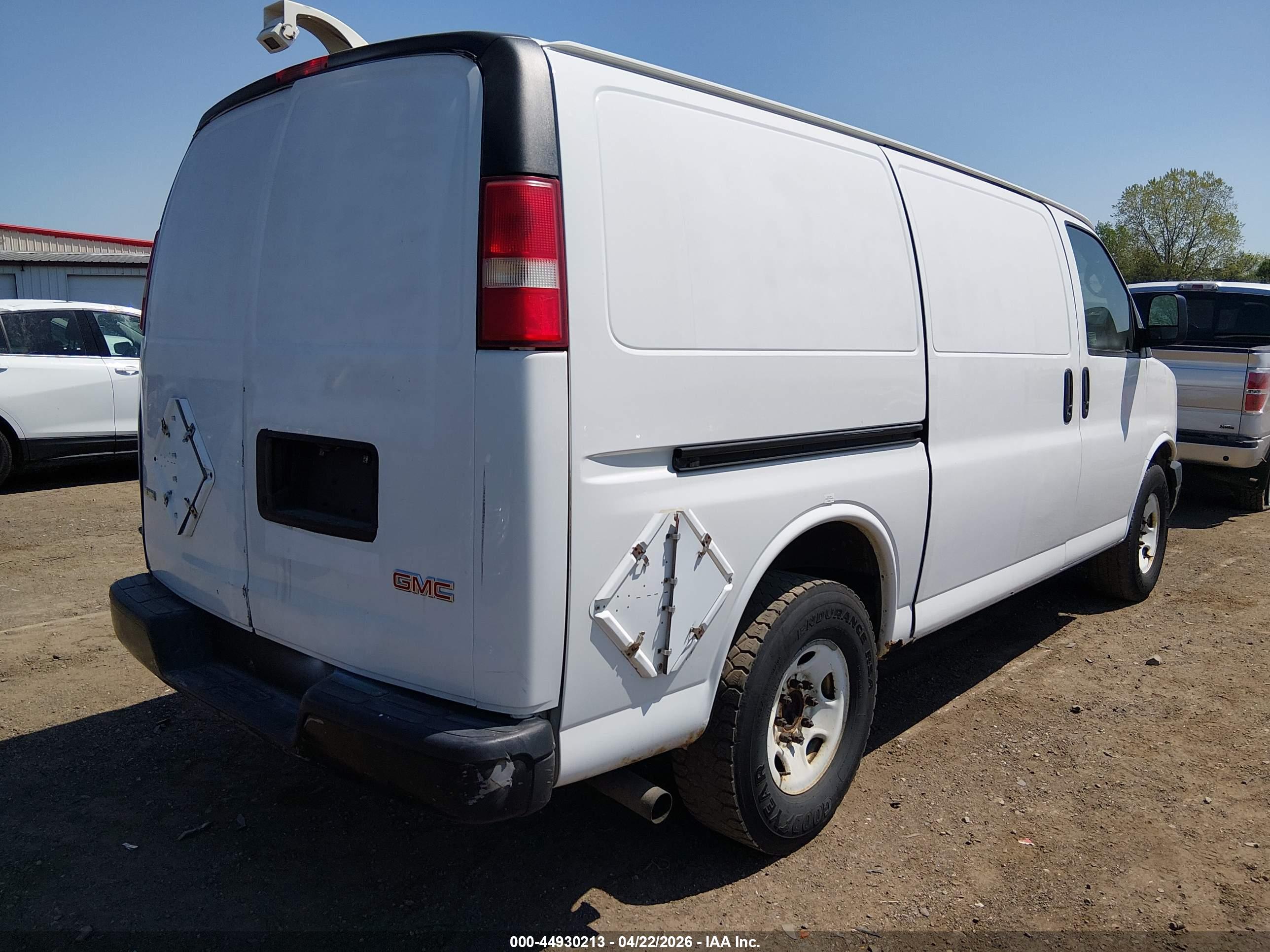 GMC SAVANA image 4