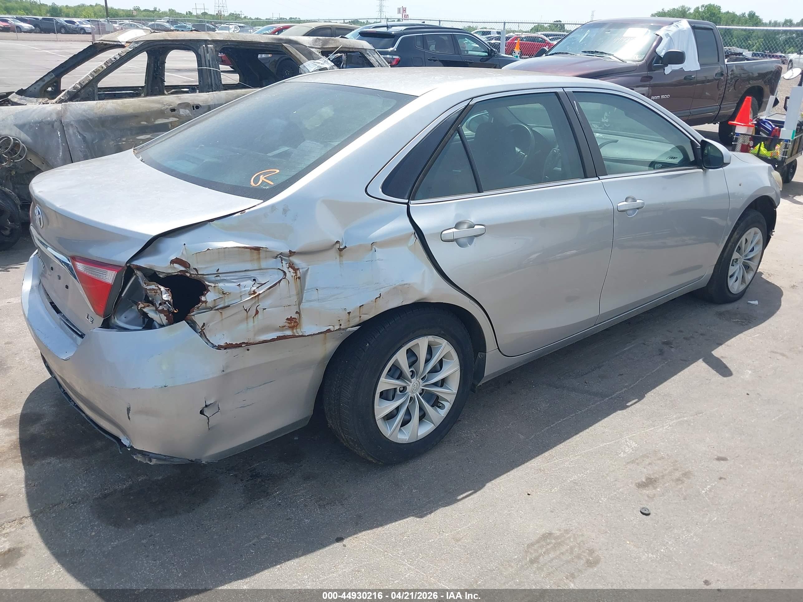 TOYOTA CAMRY image 4