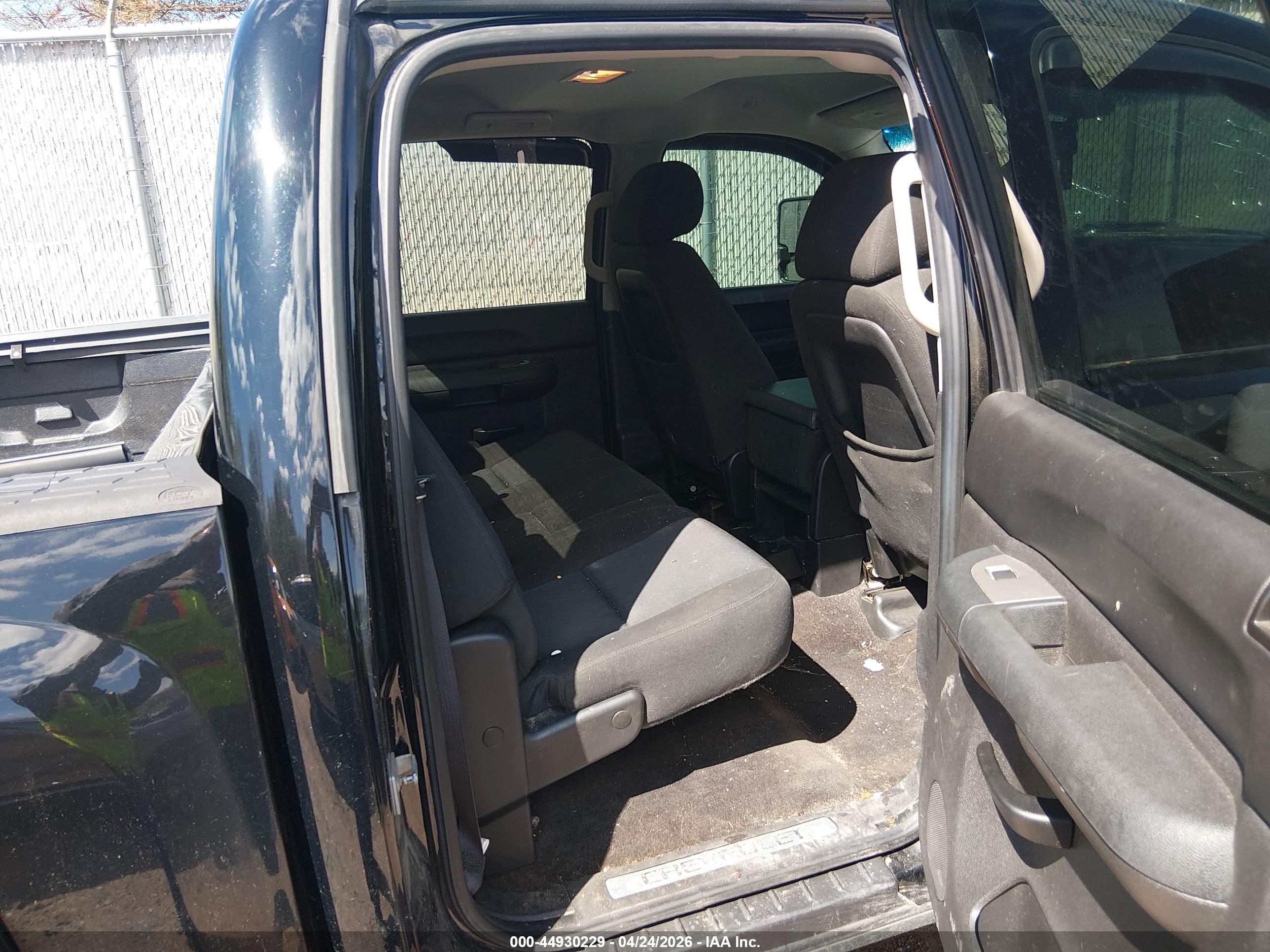 CHEVROLET SILVERADO image 8