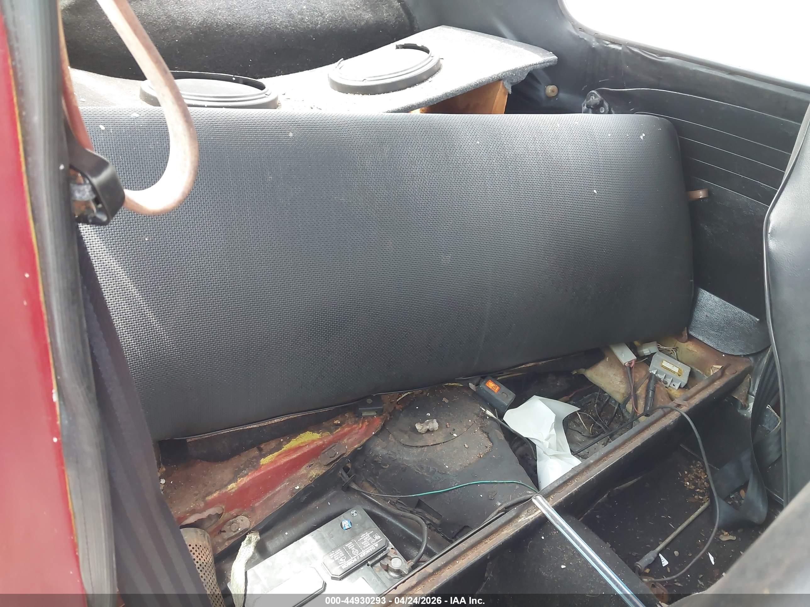 VOLKSWAGEN BEETLE image 8